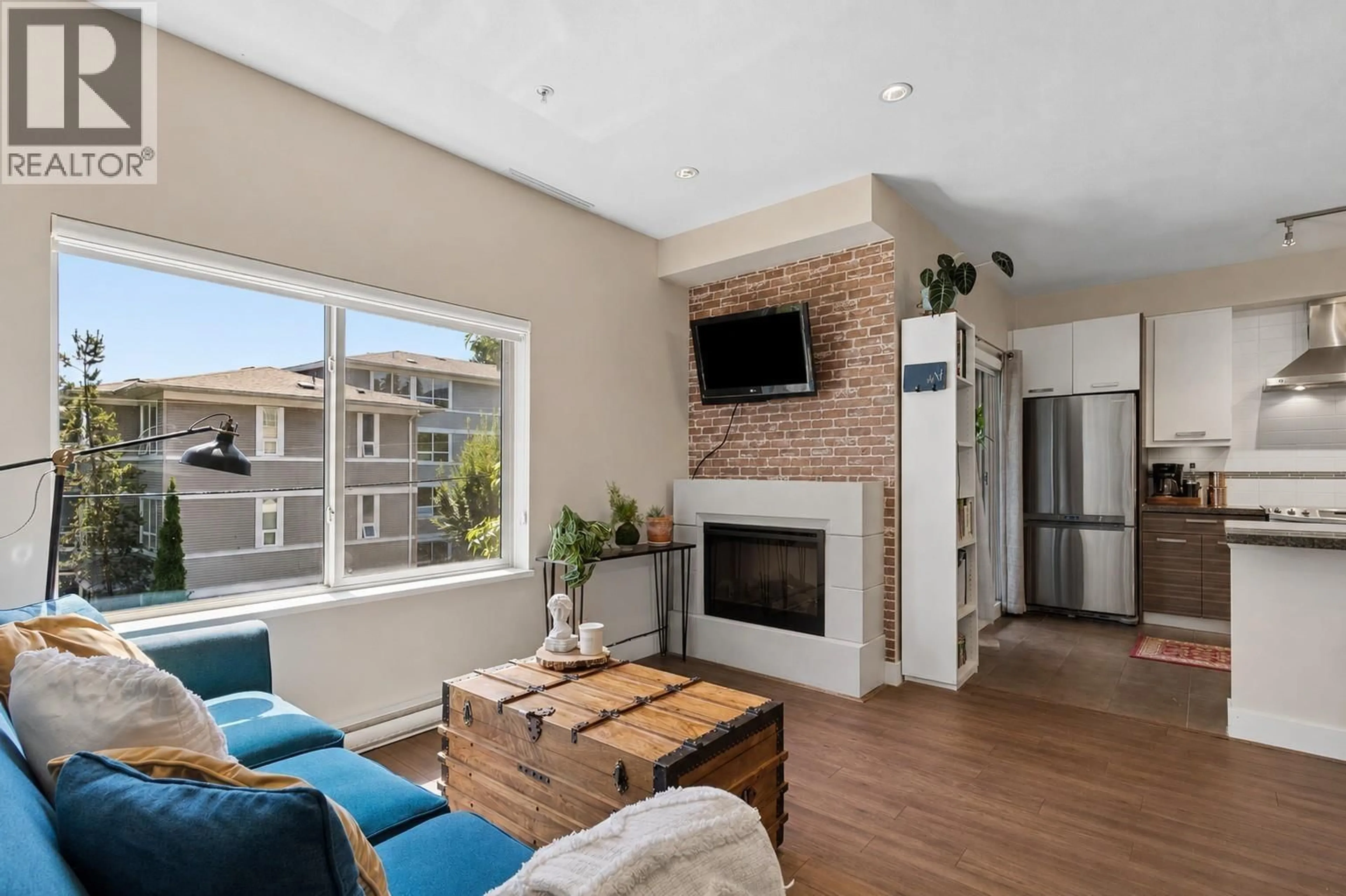 Living room with furniture, unknown for 206 - 1273 MARINE DRIVE, North Vancouver British Columbia V7P1T3