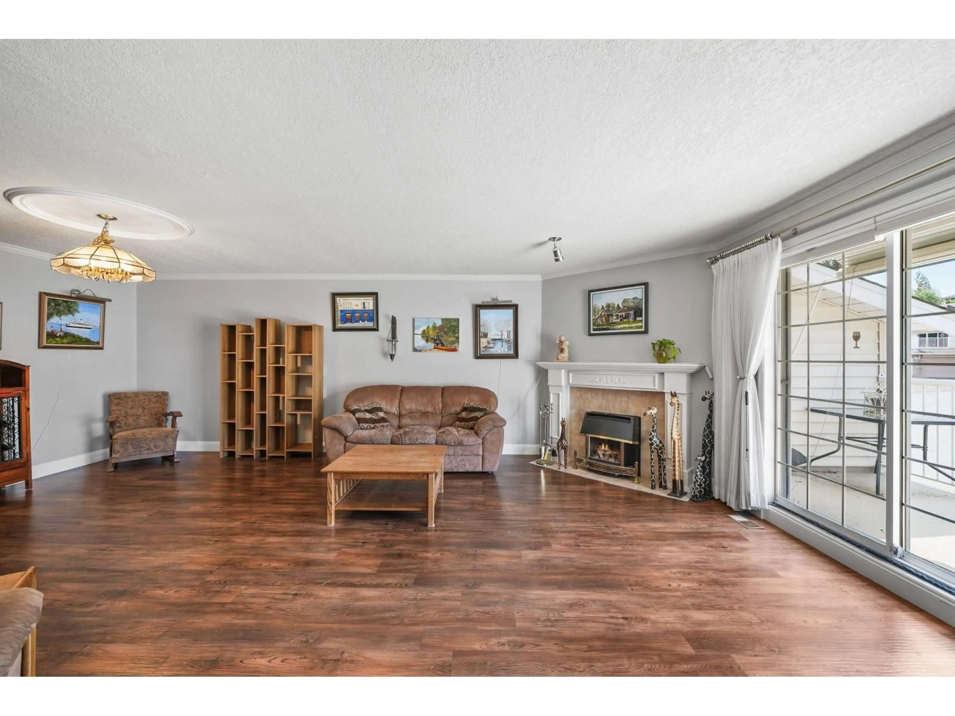 Living room with furniture, wood/laminate floor for 2 - 32925 MACLURE ROAD, Abbotsford British Columbia V2S7V8