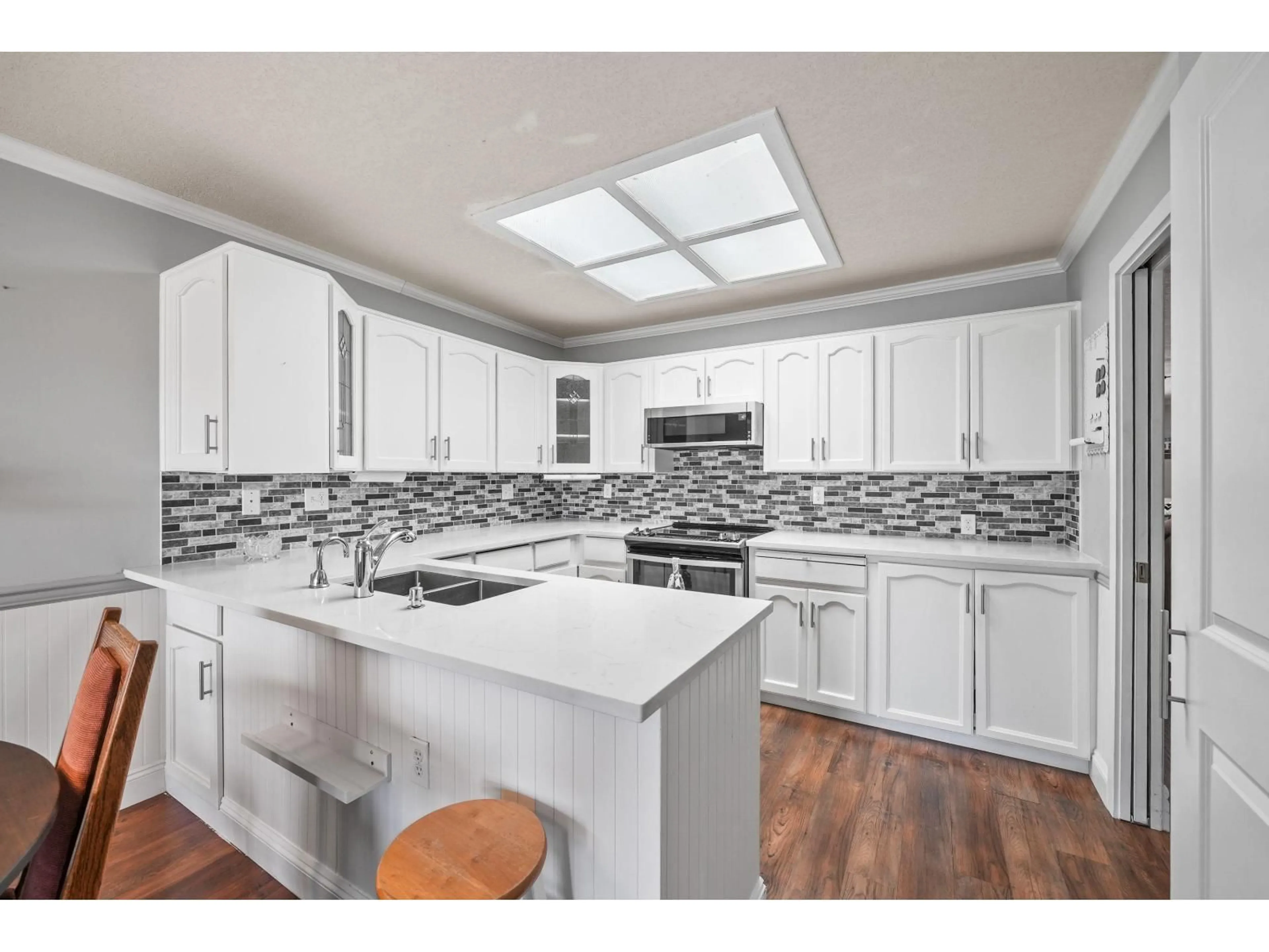 Open concept kitchen, ceramic/tile floor for 2 - 32925 MACLURE ROAD, Abbotsford British Columbia V2S7V8