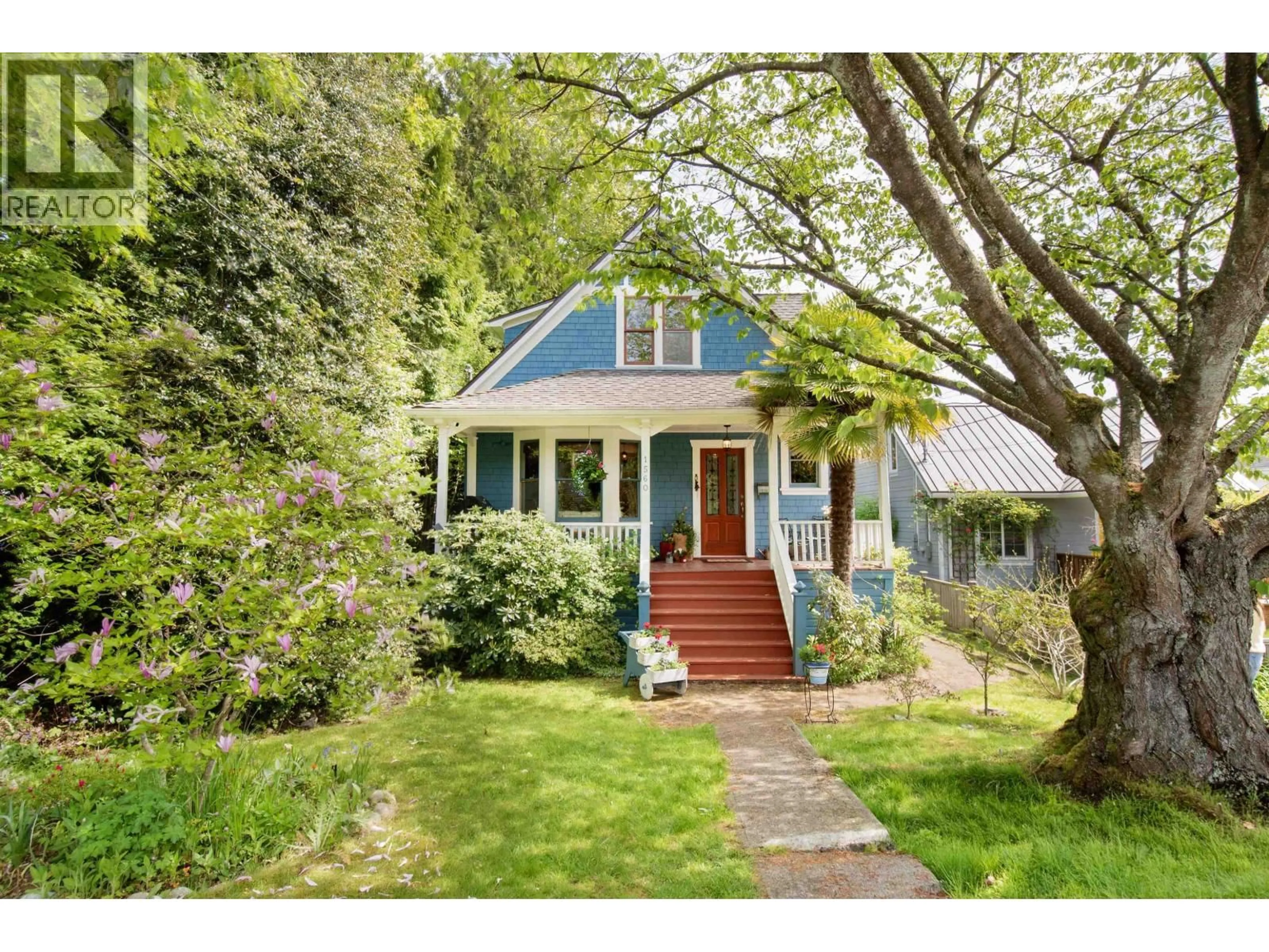 Home with vinyl exterior material, street for 1560 MACGOWAN AVENUE, North Vancouver British Columbia V7P2X2