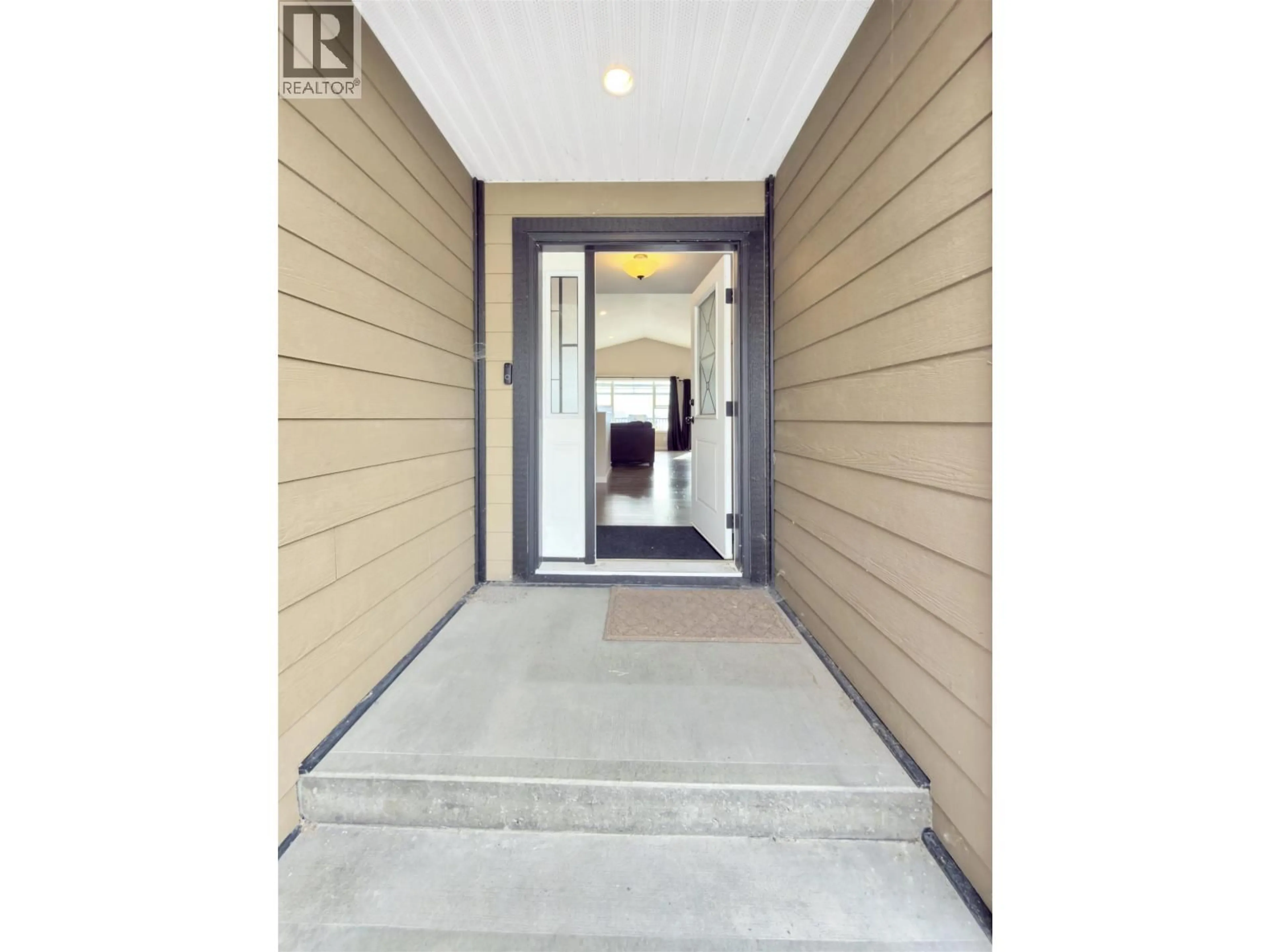 Indoor entryway for 310 FOSTER WAY, Williams Lake British Columbia V2G5N5