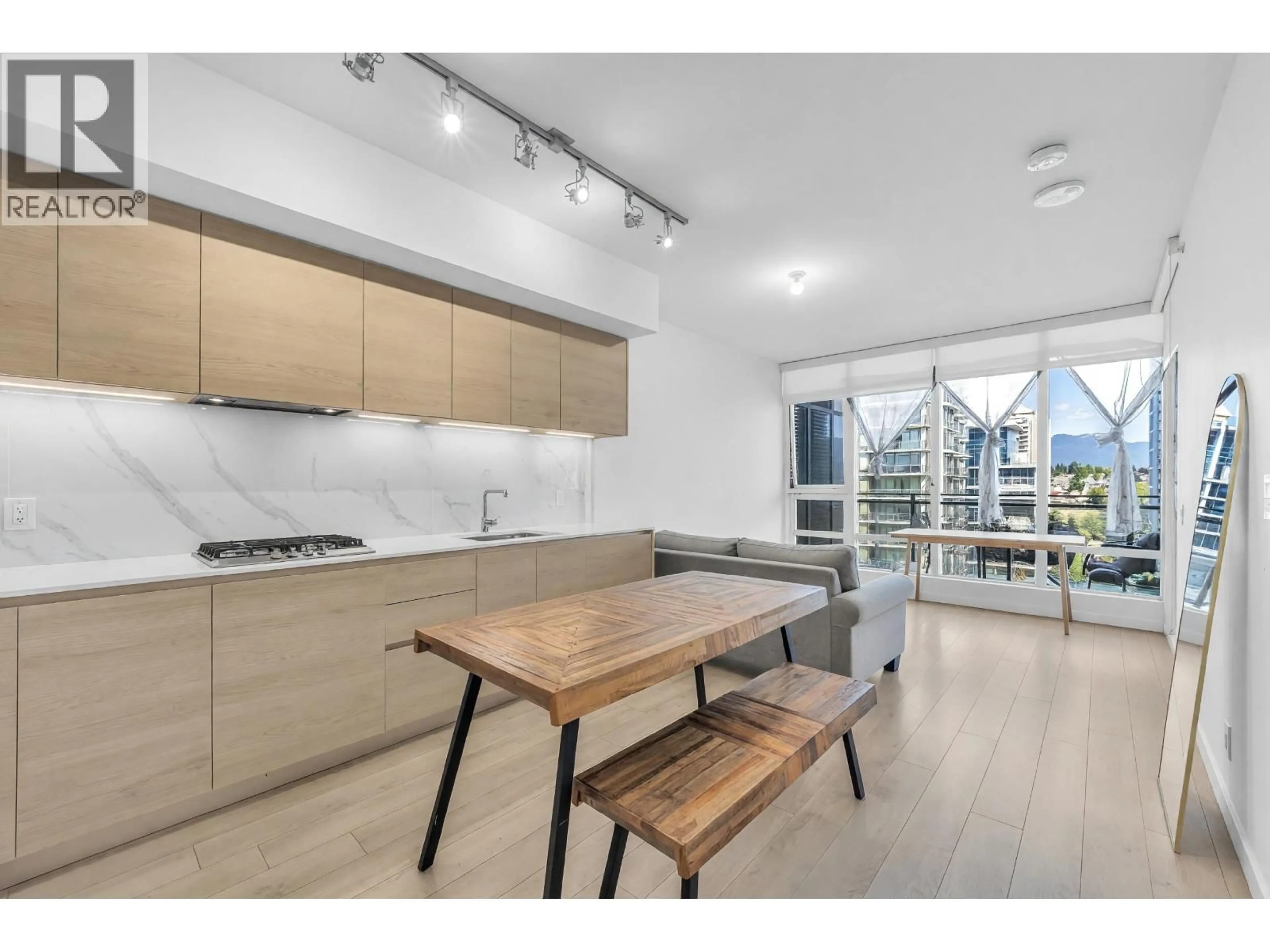 Open concept kitchen, wood/laminate floor for 1203 - 2085 SKYLINE COURT, Burnaby British Columbia V5C0M6