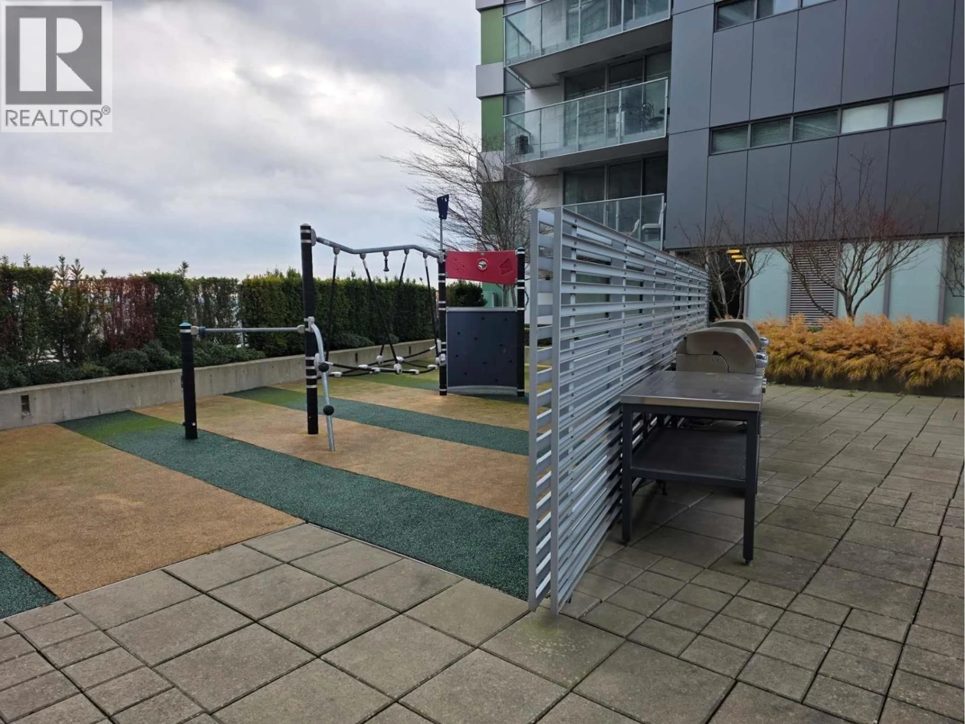 Patio, street for 3304 - 488 MARINE DRIVE, Vancouver British Columbia V5X0C6