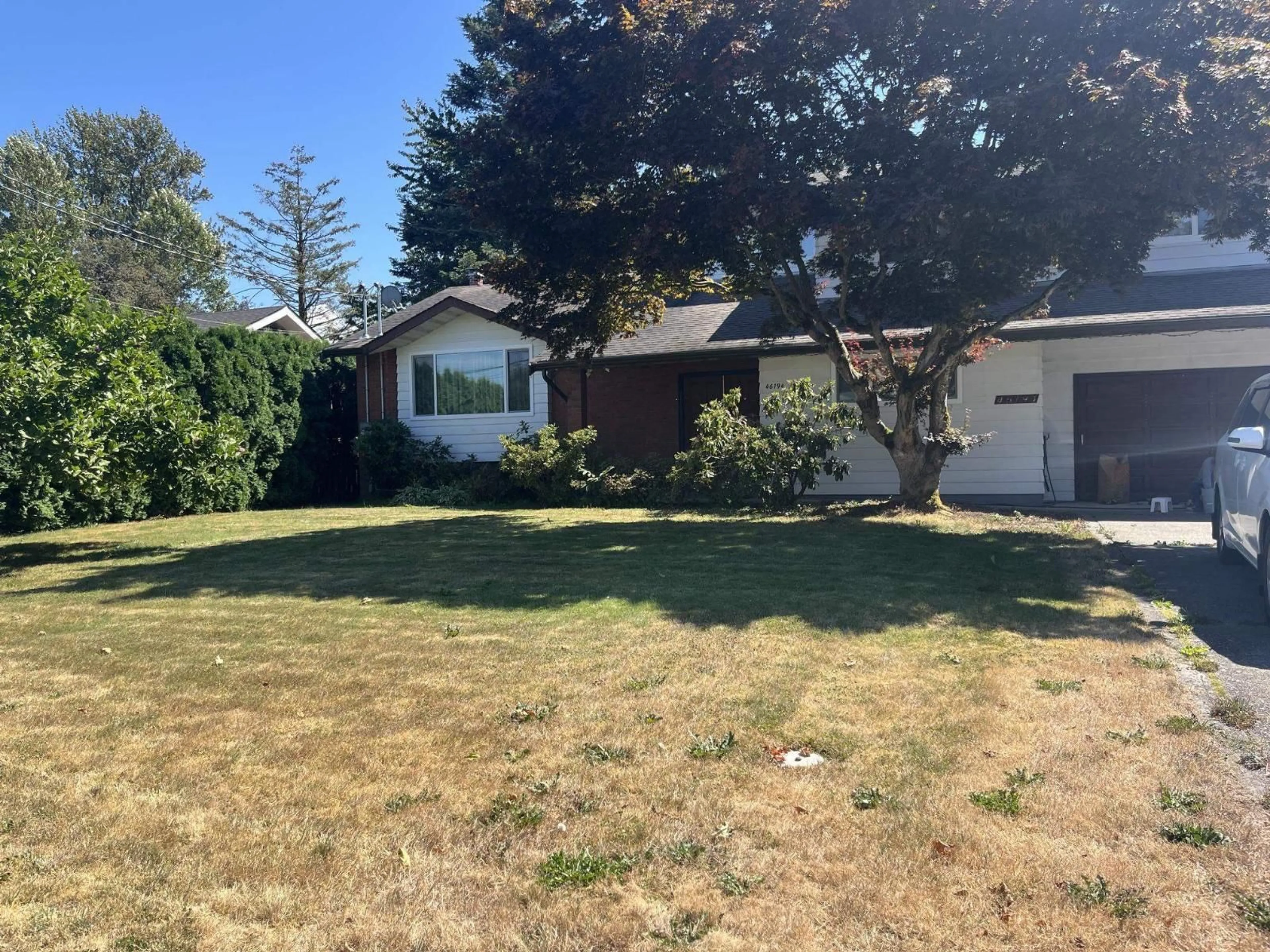 A pic from outside/outdoor area/front of a property/back of a property/a pic from drone, street for 46194 GREENWOOD DRIVE, Chilliwack British Columbia V2R4C8