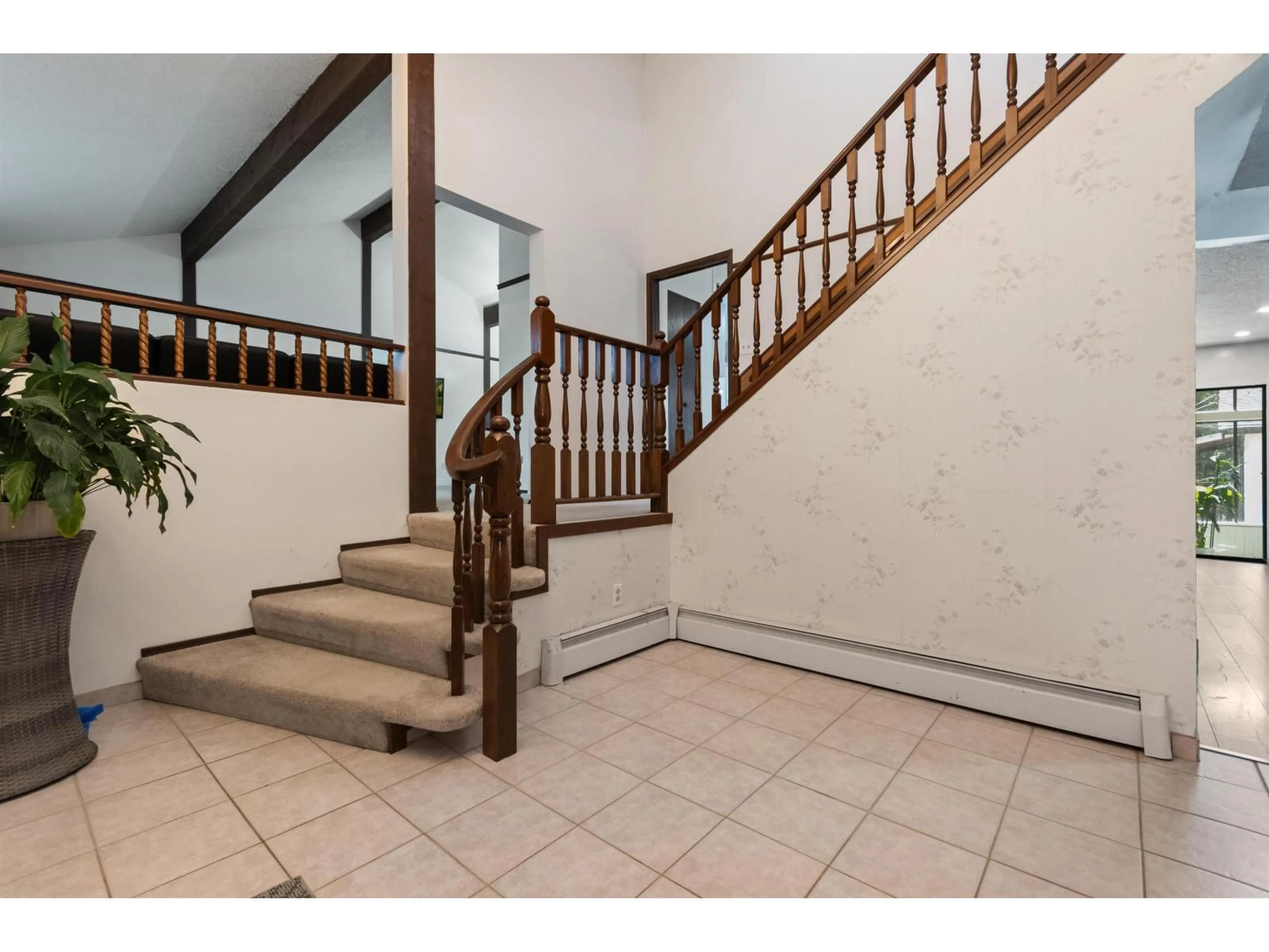 Indoor foyer for 46194 GREENWOOD DRIVE, Chilliwack British Columbia V2R4C8