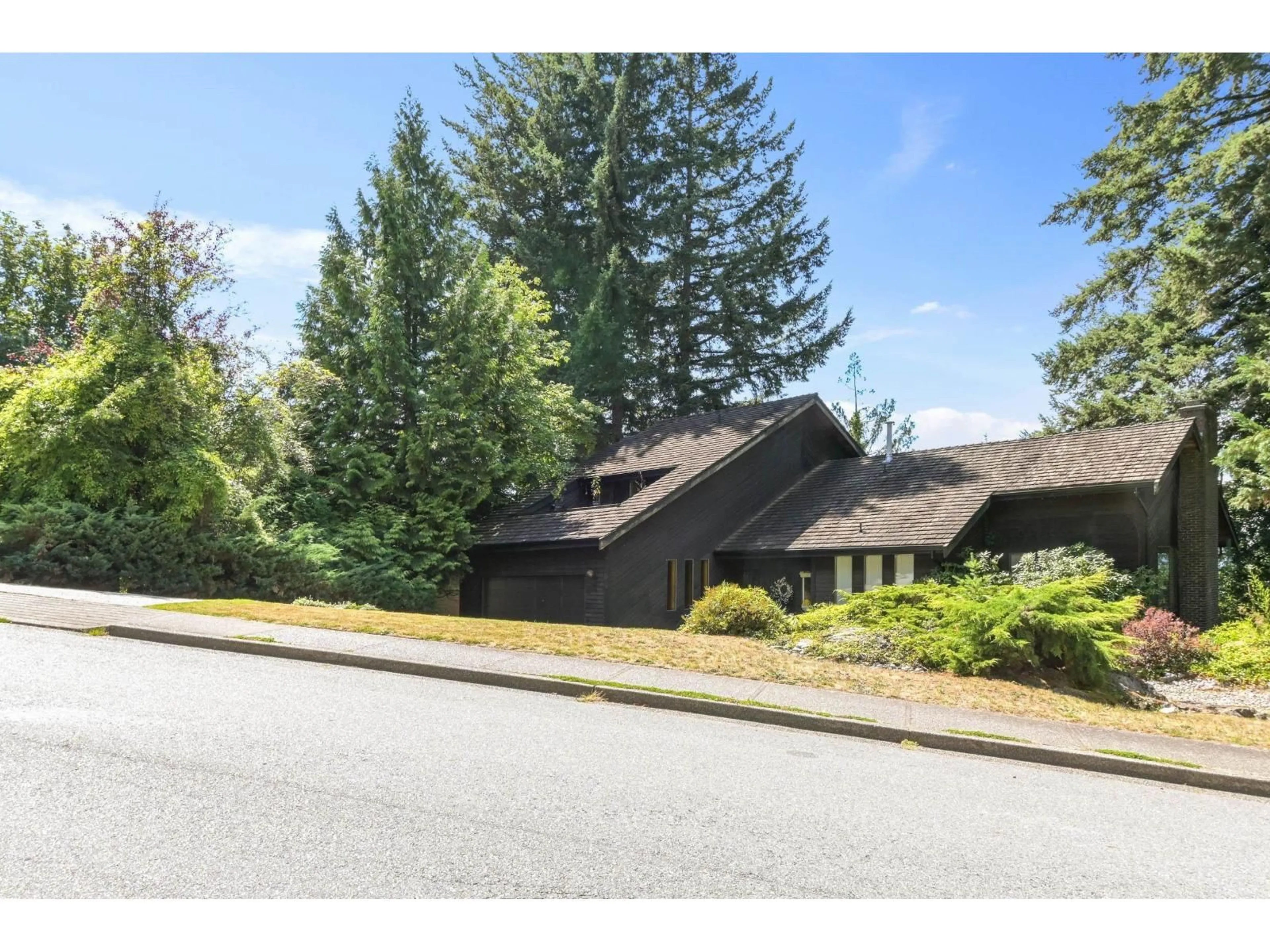 A pic from outside/outdoor area/front of a property/back of a property/a pic from drone, unknown for 2704 ST. MORITZ WAY, Abbotsford British Columbia V3G1C3