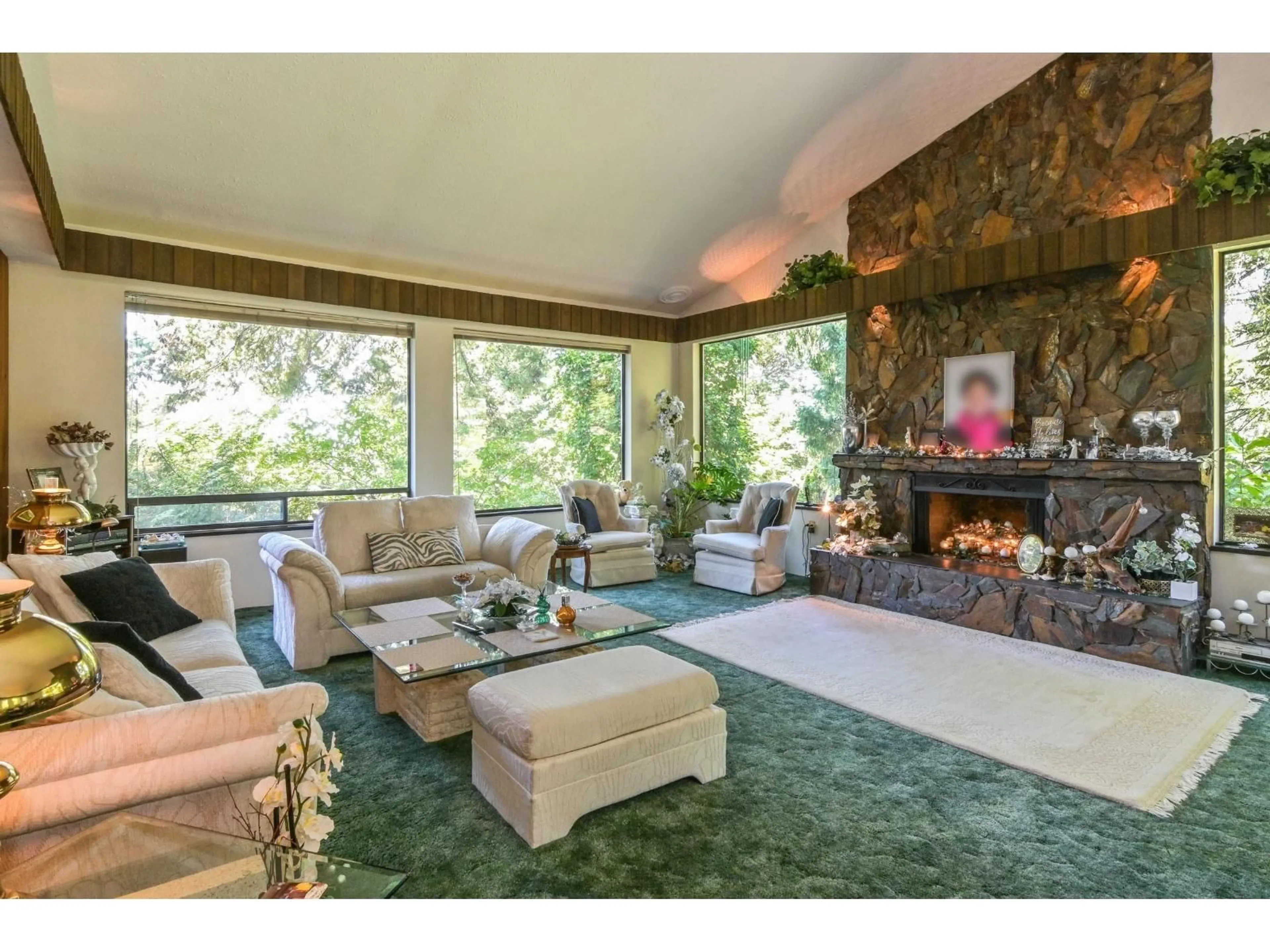 Living room with furniture, carpet floor for 2704 ST. MORITZ WAY, Abbotsford British Columbia V3G1C3