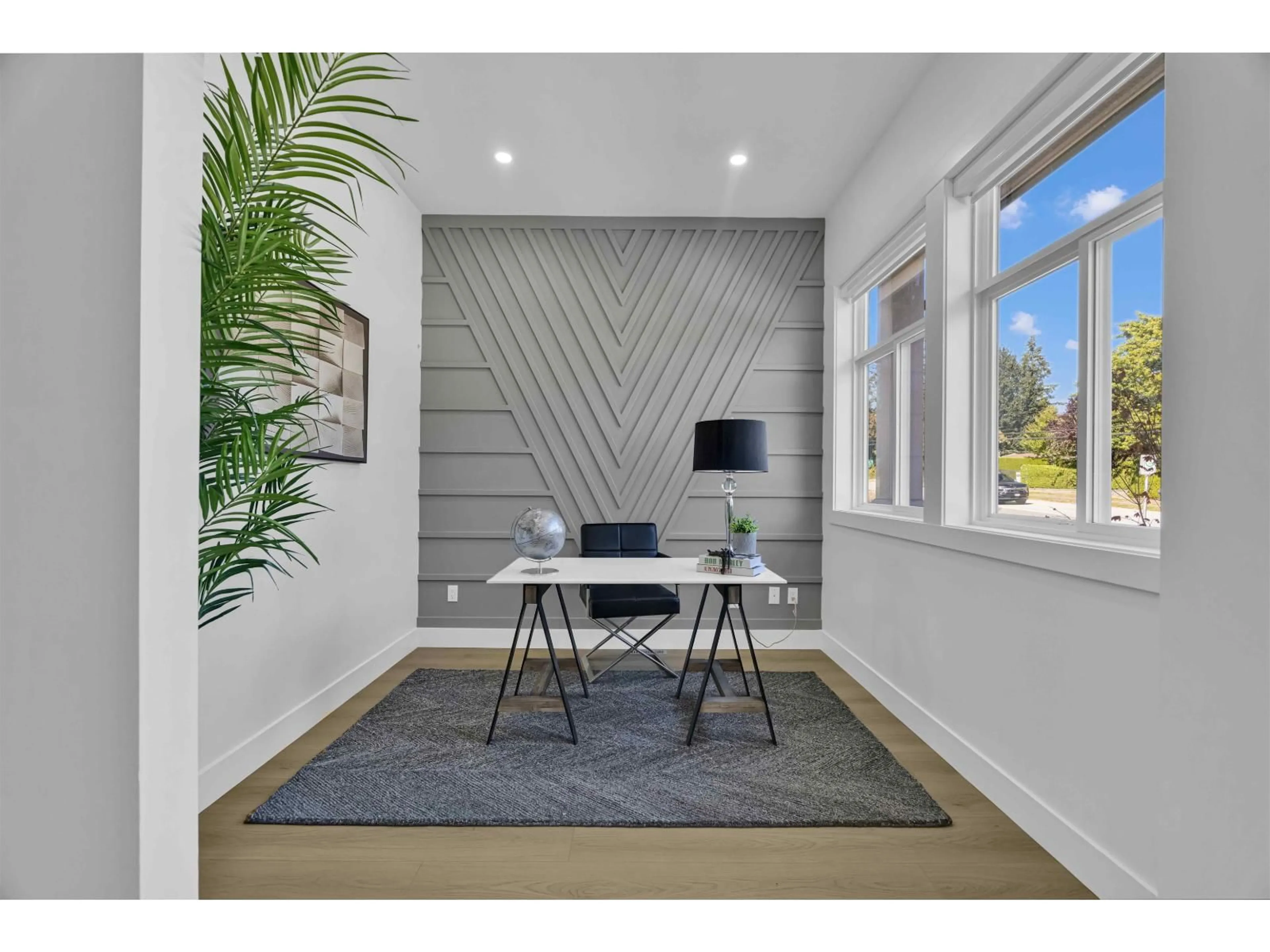 Indoor entryway for 2045 168 STREET, Surrey British Columbia V3Z1H1