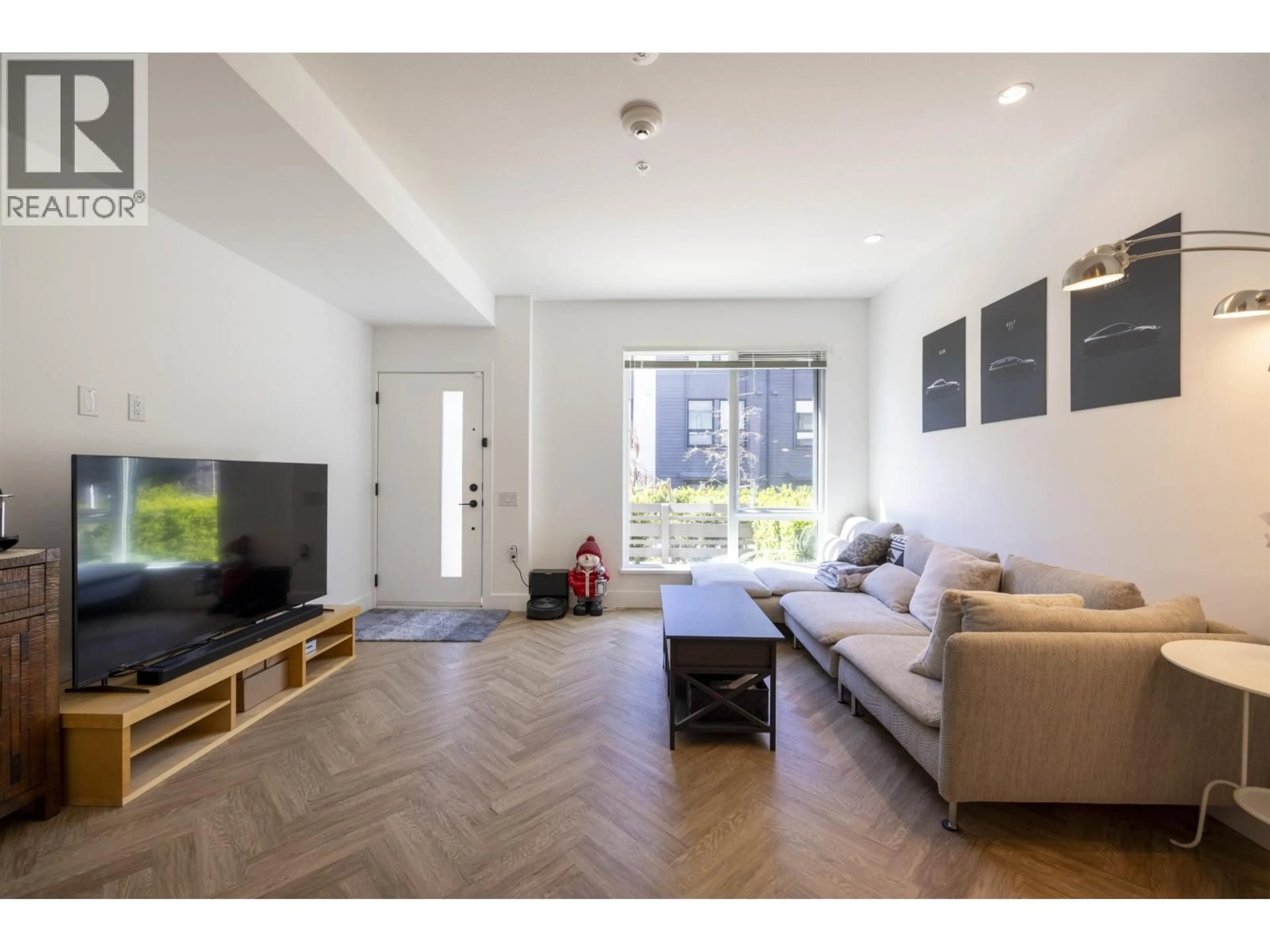 Living room with furniture, unknown for 10 - 9278 SLOPES MEWS, Burnaby British Columbia V5A0G1