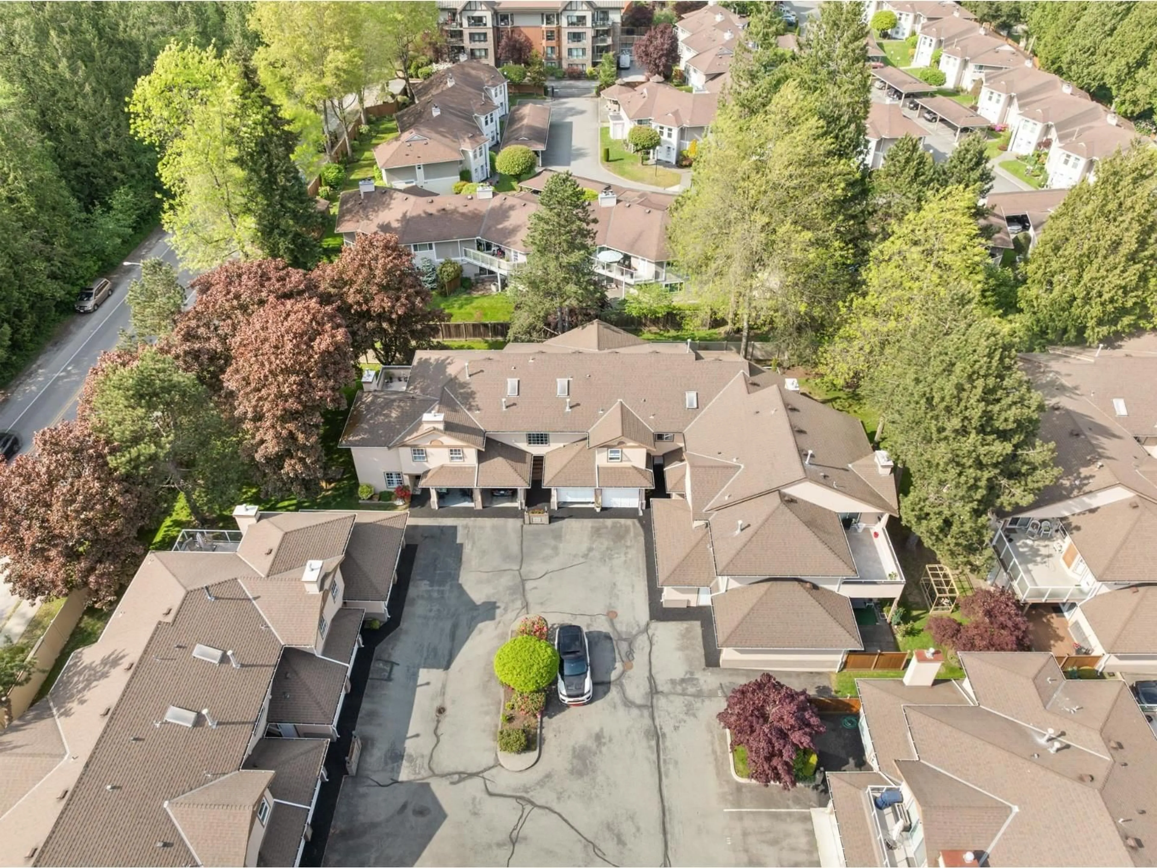 A pic from outside/outdoor area/front of a property/back of a property/a pic from drone, street for 123 - 14861 98 AVENUE, Surrey British Columbia V3R9Z8