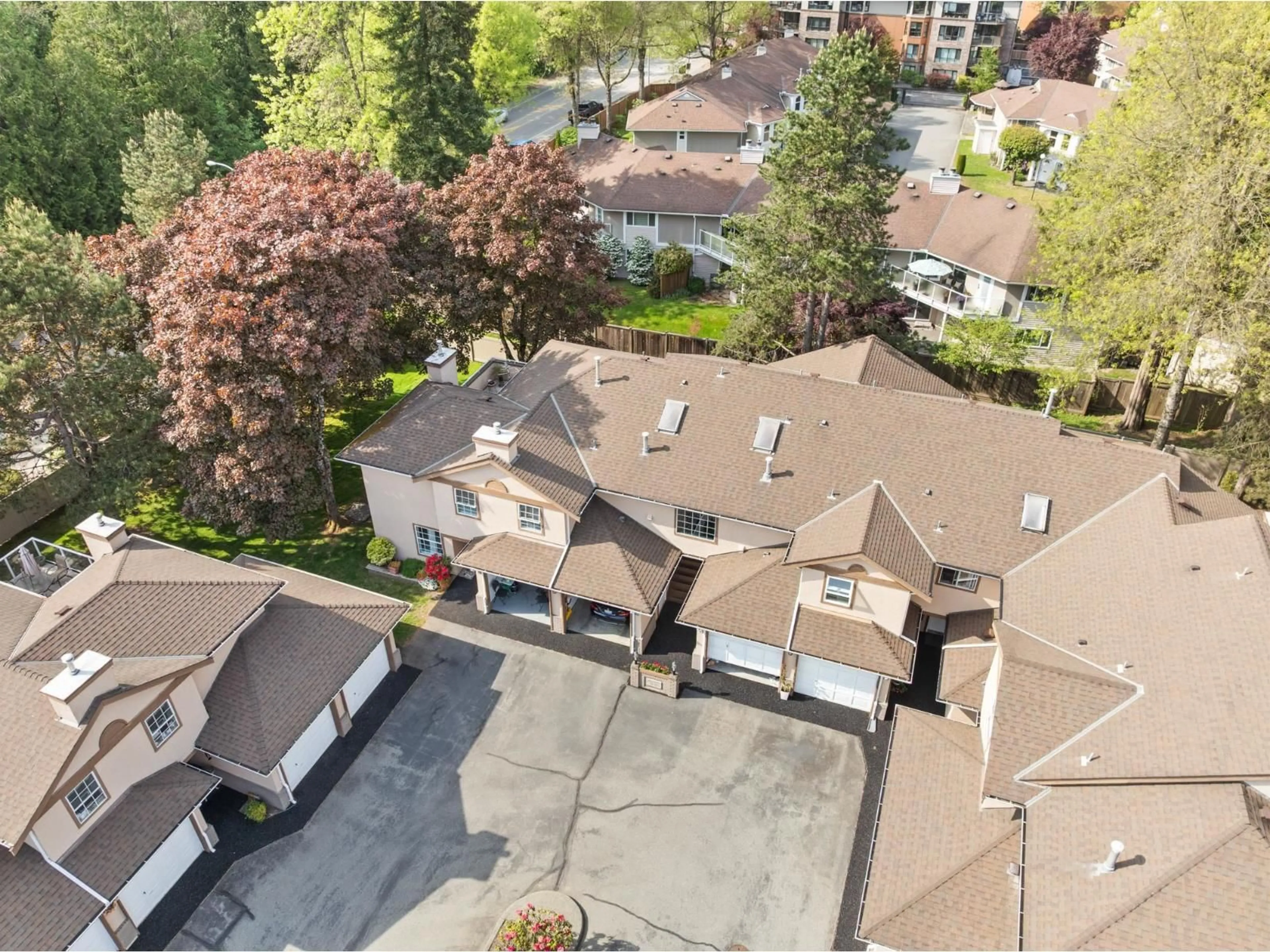 A pic from outside/outdoor area/front of a property/back of a property/a pic from drone, street for 123 - 14861 98 AVENUE, Surrey British Columbia V3R9Z8
