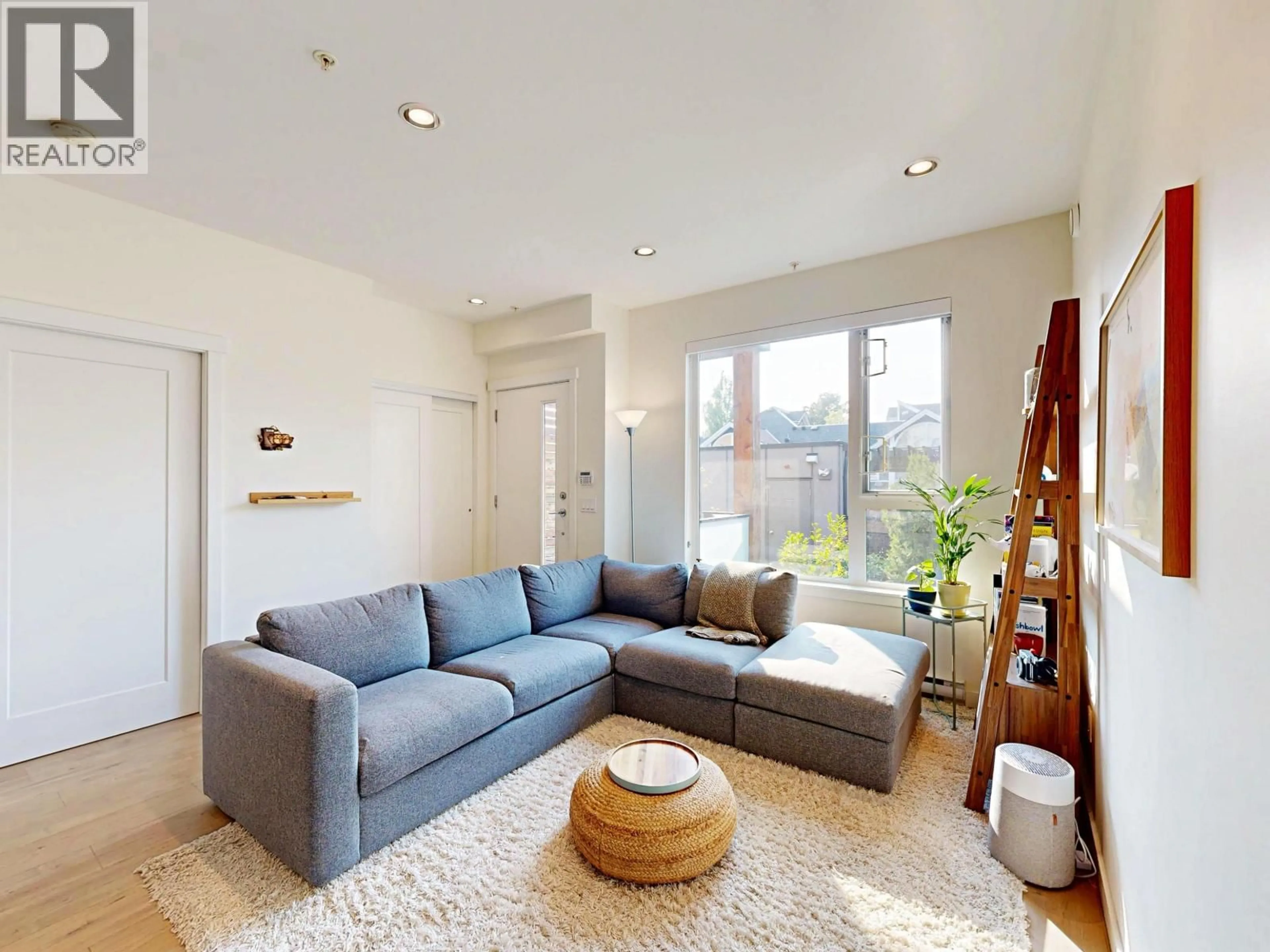 Living room with furniture, unknown for 4527 EARLES STREET, Vancouver British Columbia V5R3R1