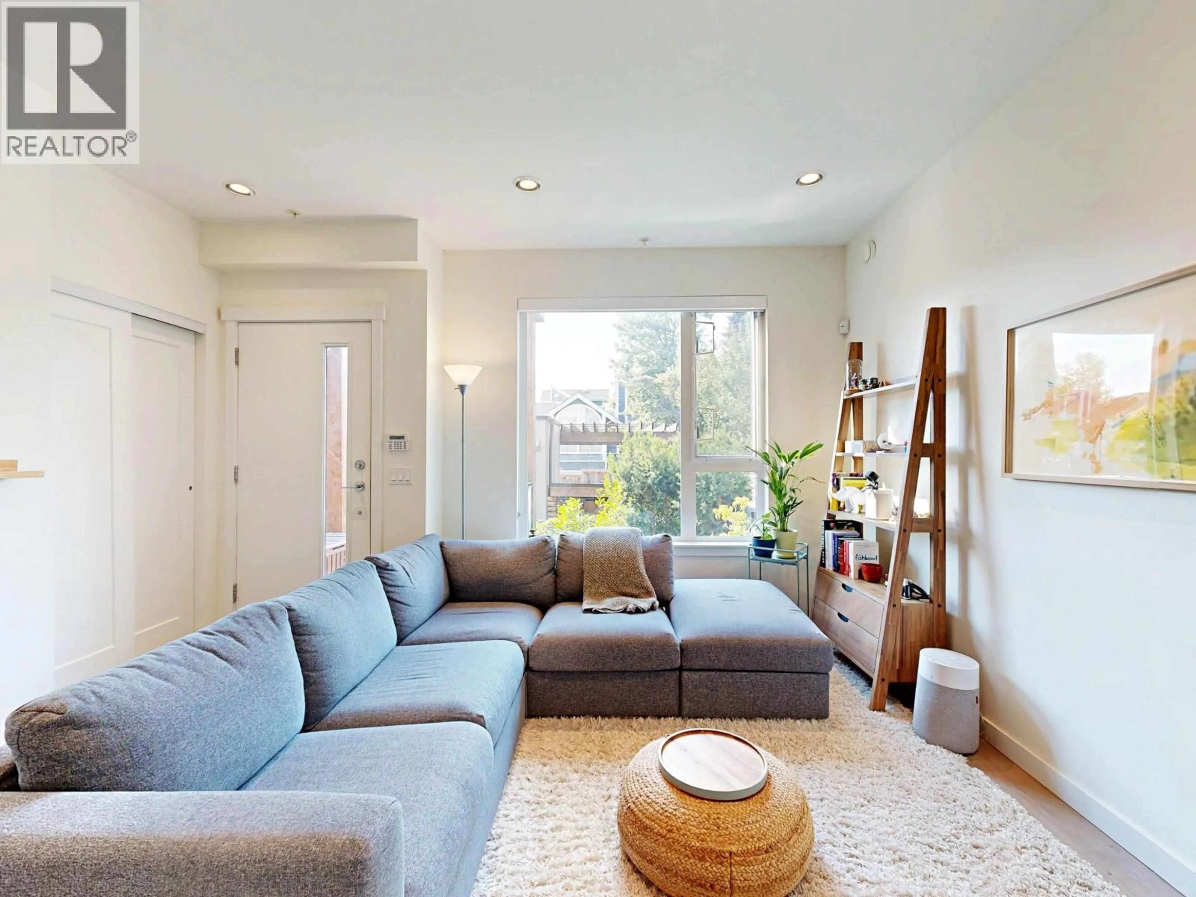 Living room with furniture, unknown for 4527 EARLES STREET, Vancouver British Columbia V5R3R1