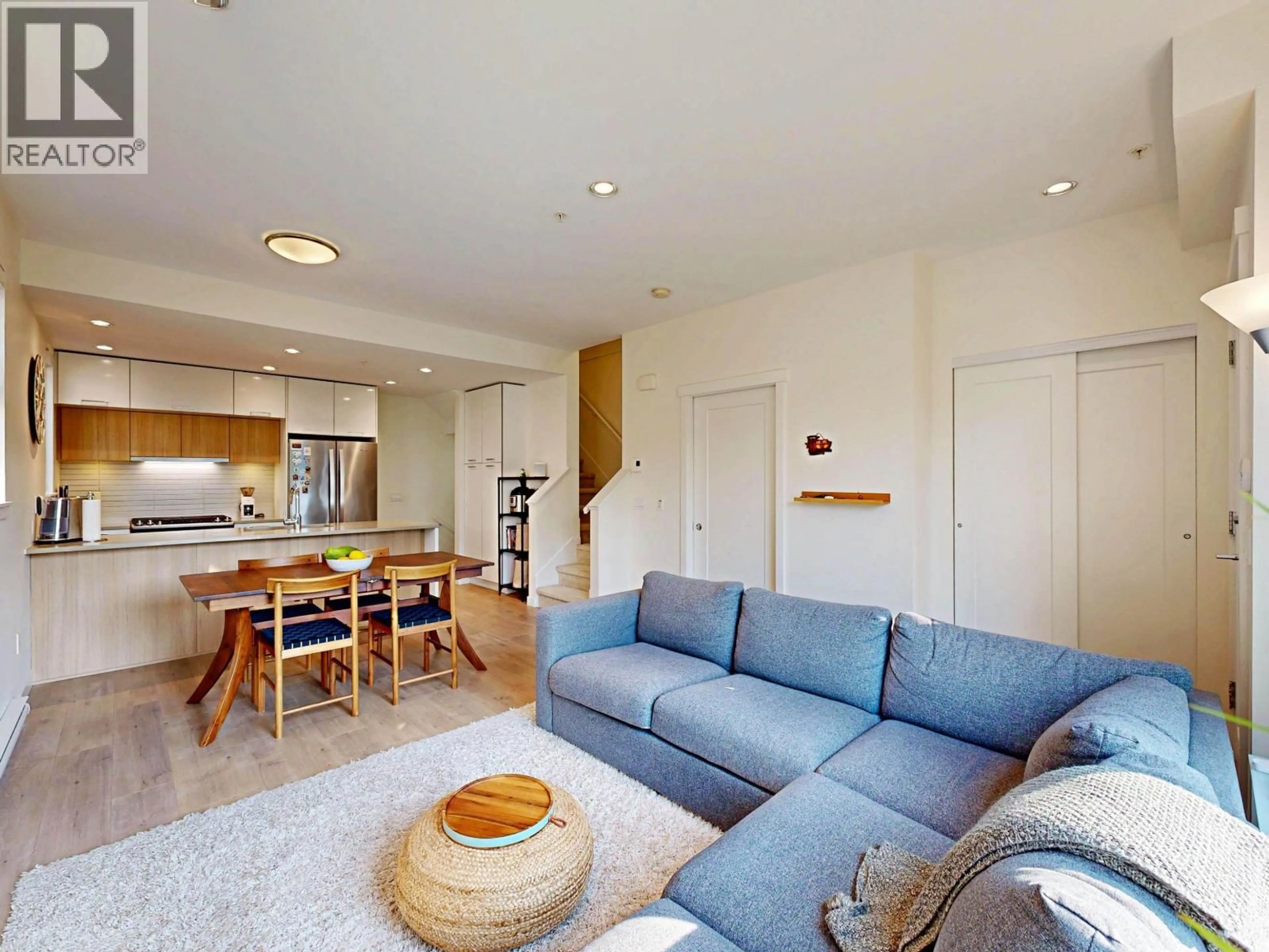 Living room with furniture, unknown for 4527 EARLES STREET, Vancouver British Columbia V5R3R1