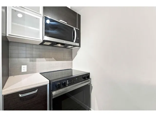 3202 - 13688 100 AVENUE, Surrey 5