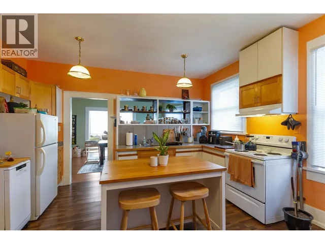 1925 ADANAC STREET, Vancouver 2