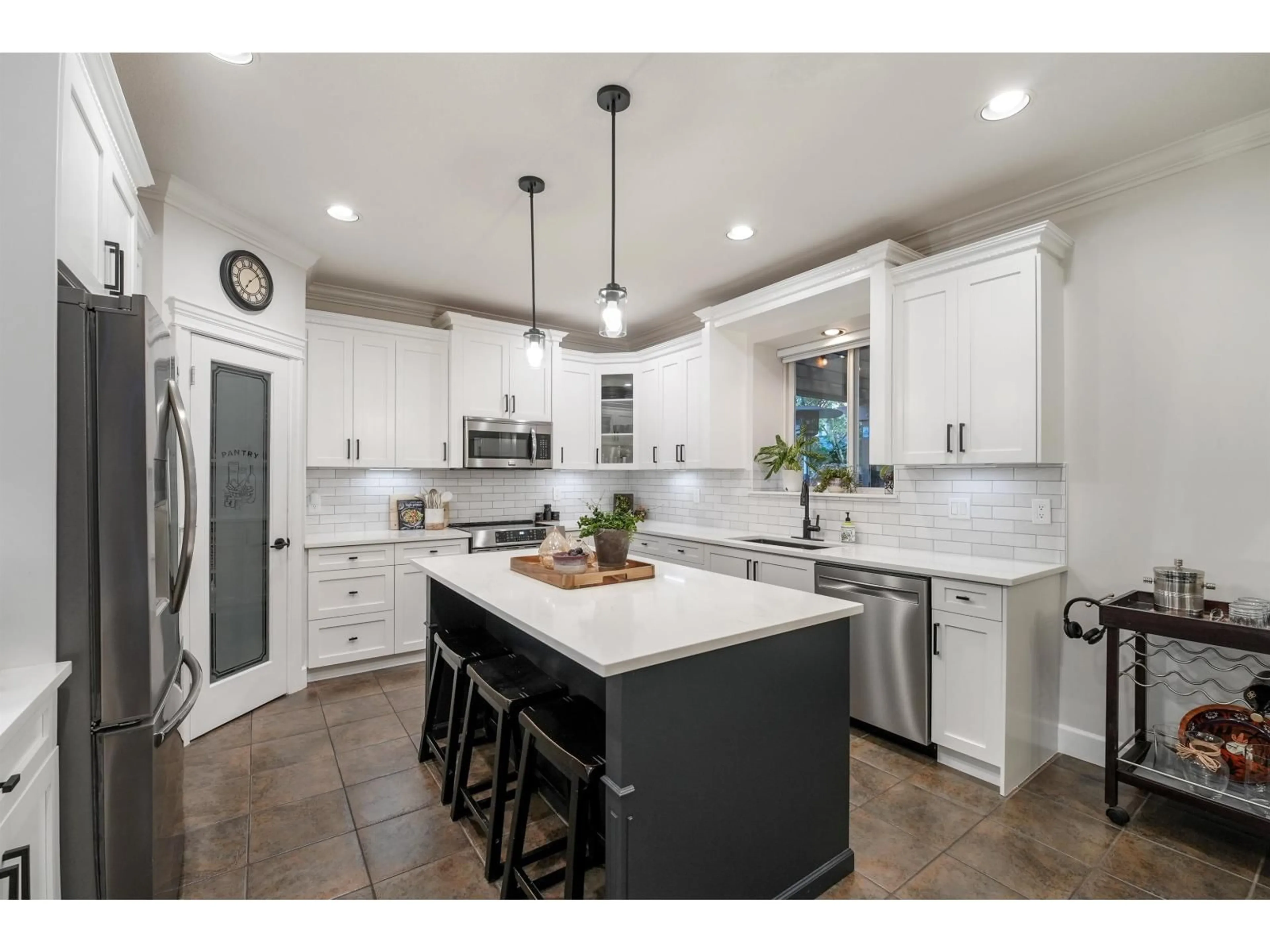 Open concept kitchen, ceramic/tile floor for 6580 187 STREET, Surrey British Columbia V3S4E5