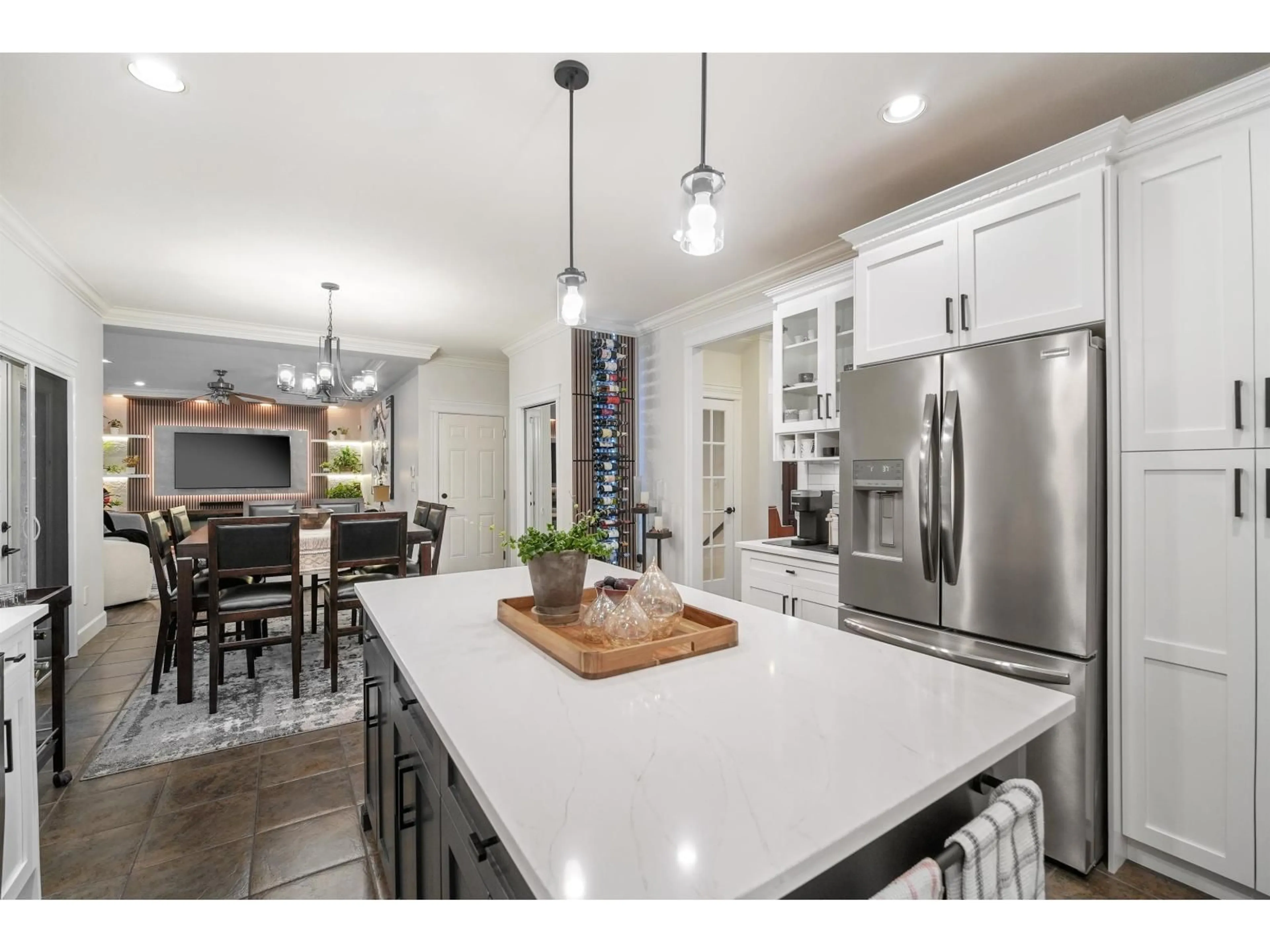 Open concept kitchen, ceramic/tile floor for 6580 187 STREET, Surrey British Columbia V3S4E5
