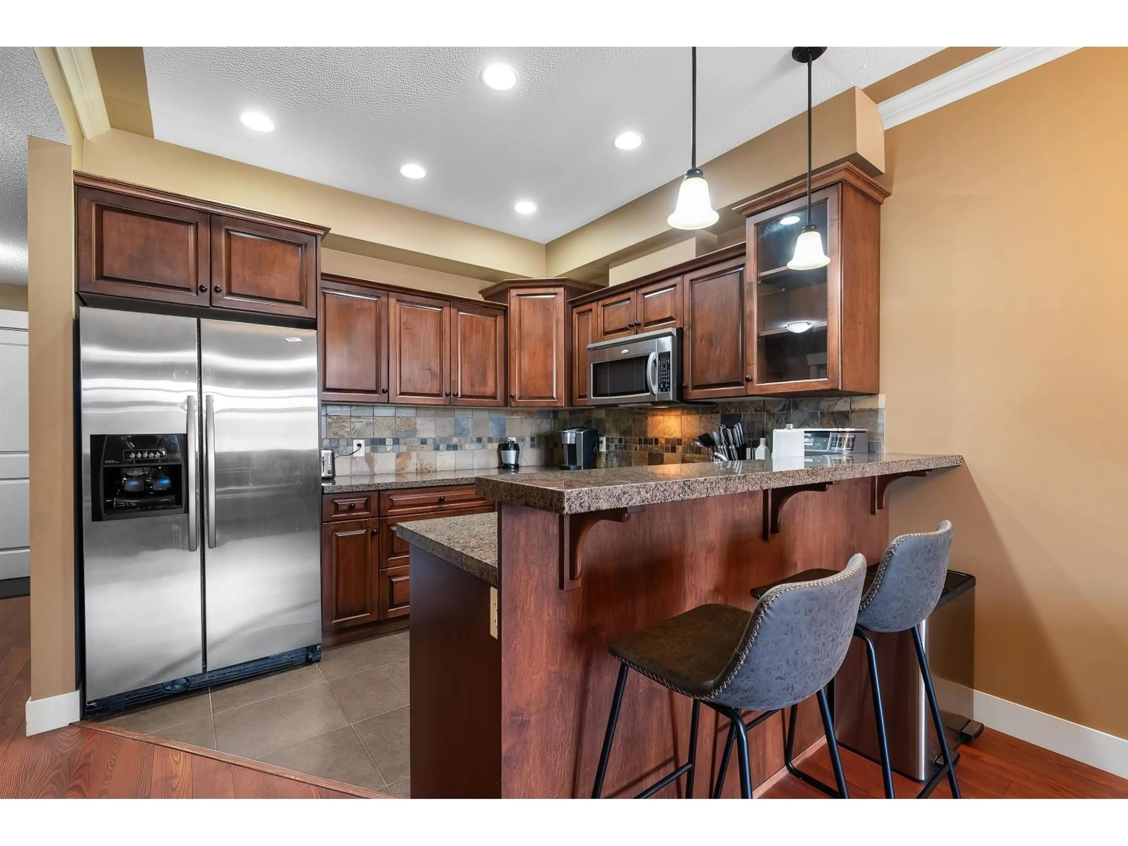 Open concept kitchen, unknown for 207 - 45893 CHESTERFIELD AVENUE, Chilliwack British Columbia V2P1M5