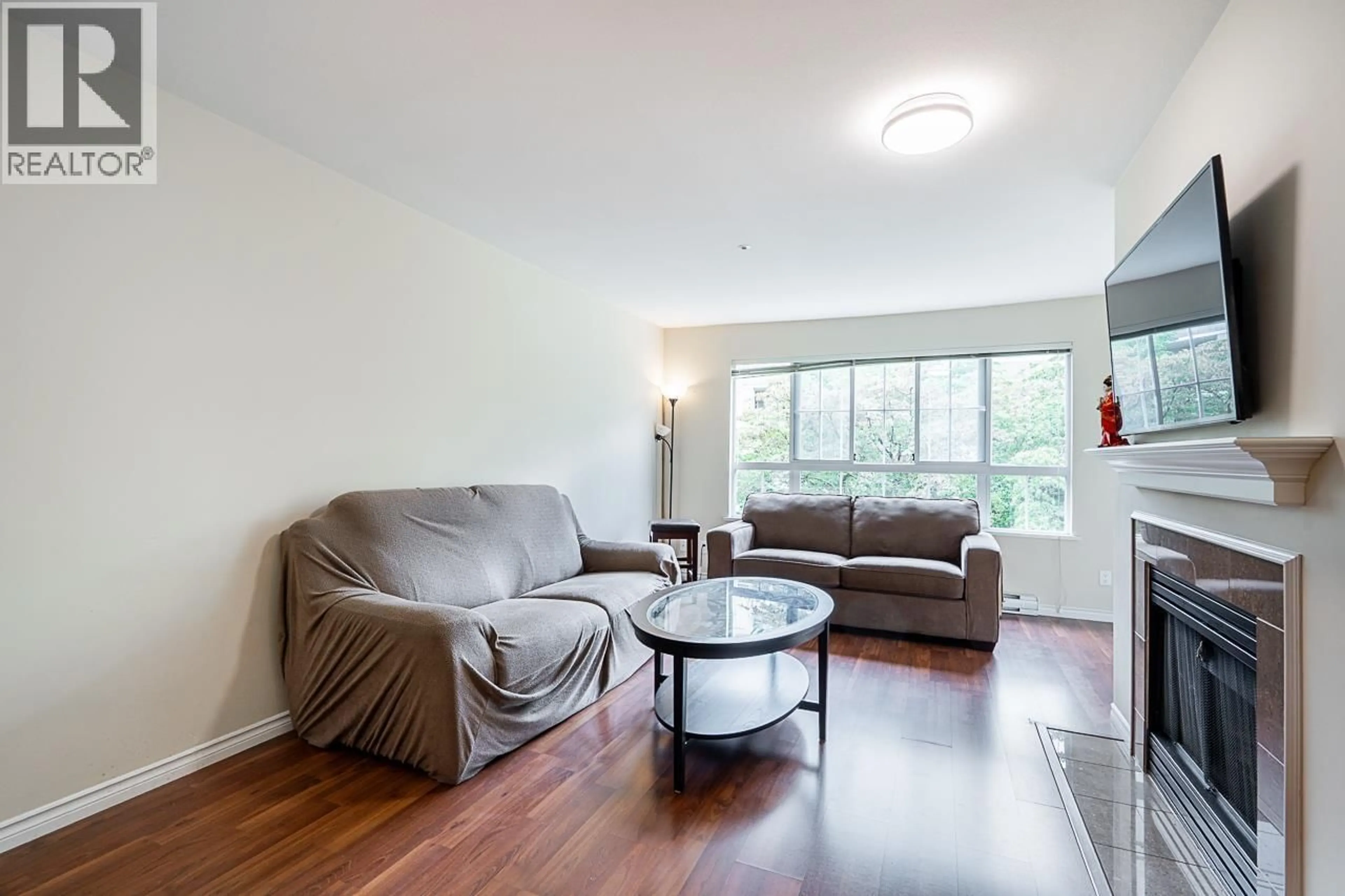 Living room with furniture, wood/laminate floor for 227 - 2980 PRINCESS CRESCENT, Coquitlam British Columbia V3B7R4