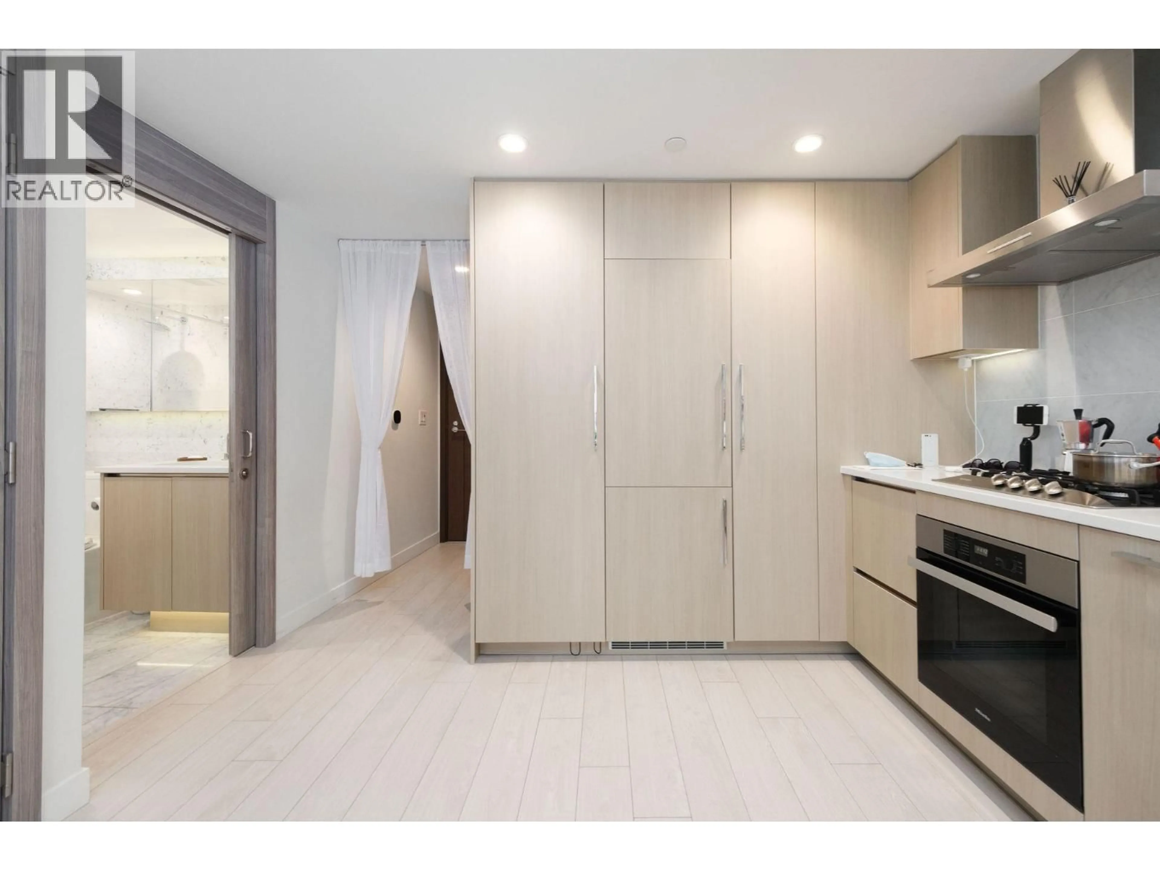 Standard kitchen, unknown for 905 - 1768 COOK STREET, Vancouver British Columbia V5Y0N3