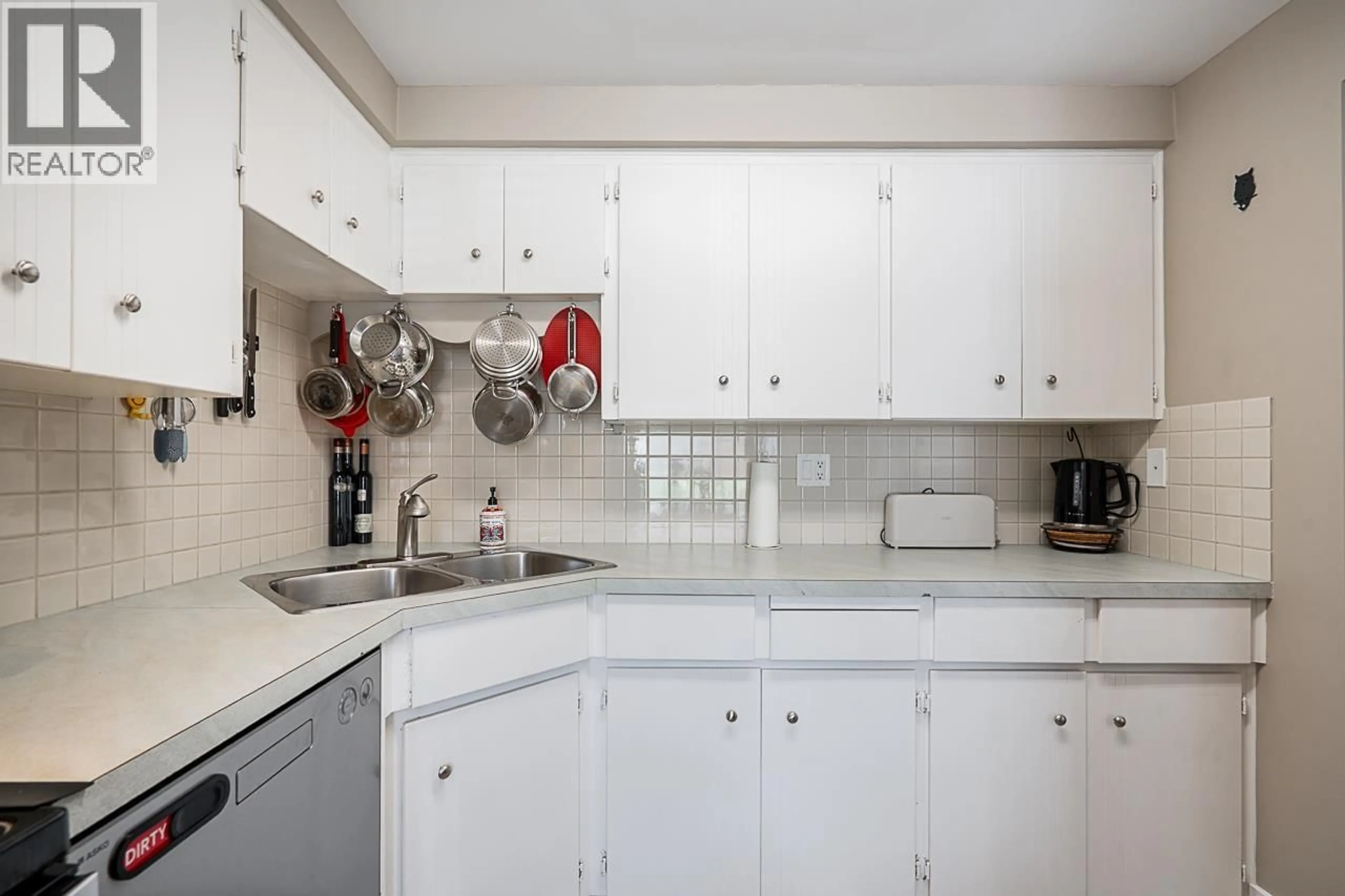 Standard kitchen, unknown for 12169 222 STREET, Maple Ridge British Columbia V2X5W4