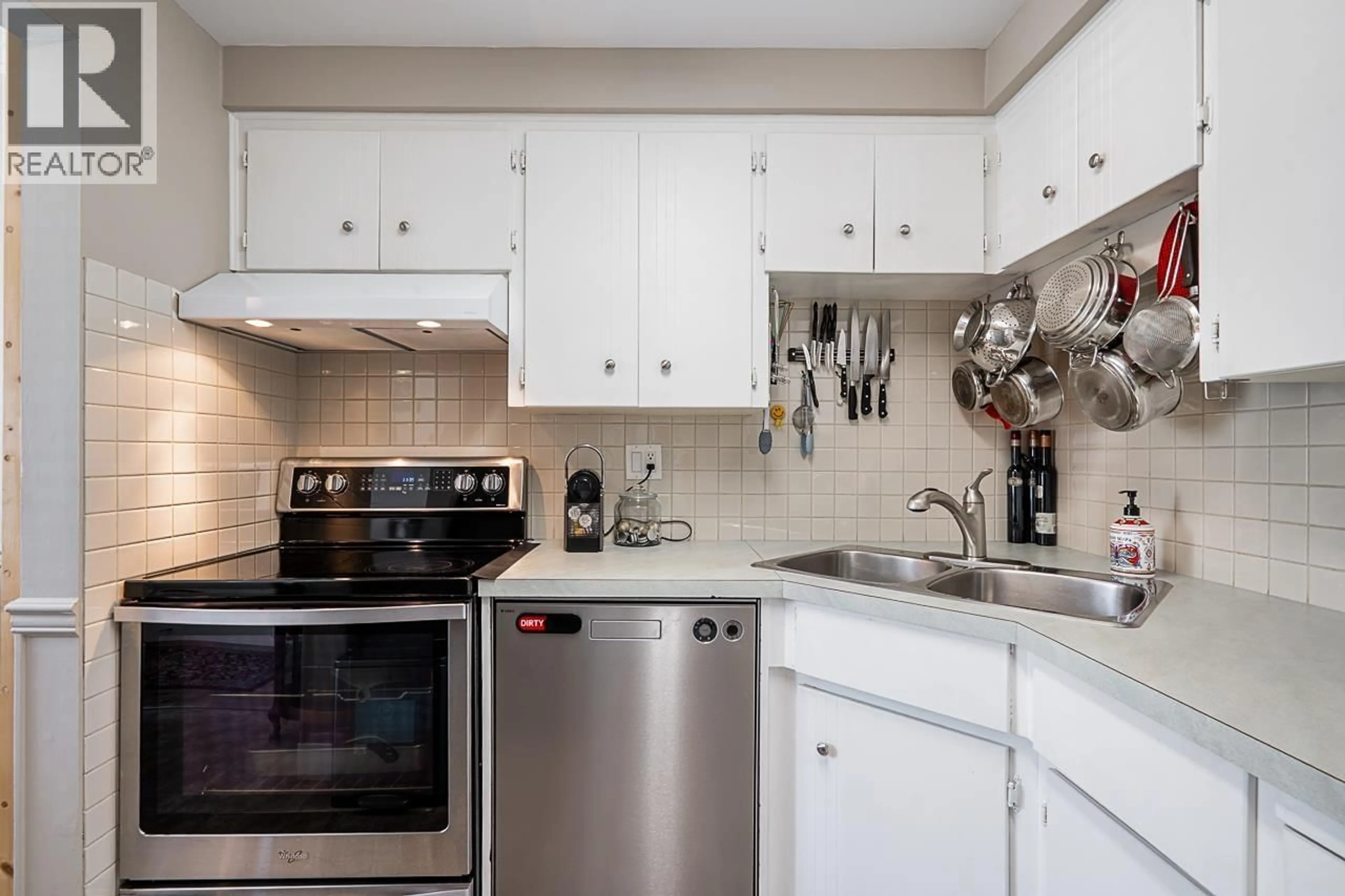 Standard kitchen, unknown for 12169 222 STREET, Maple Ridge British Columbia V2X5W4