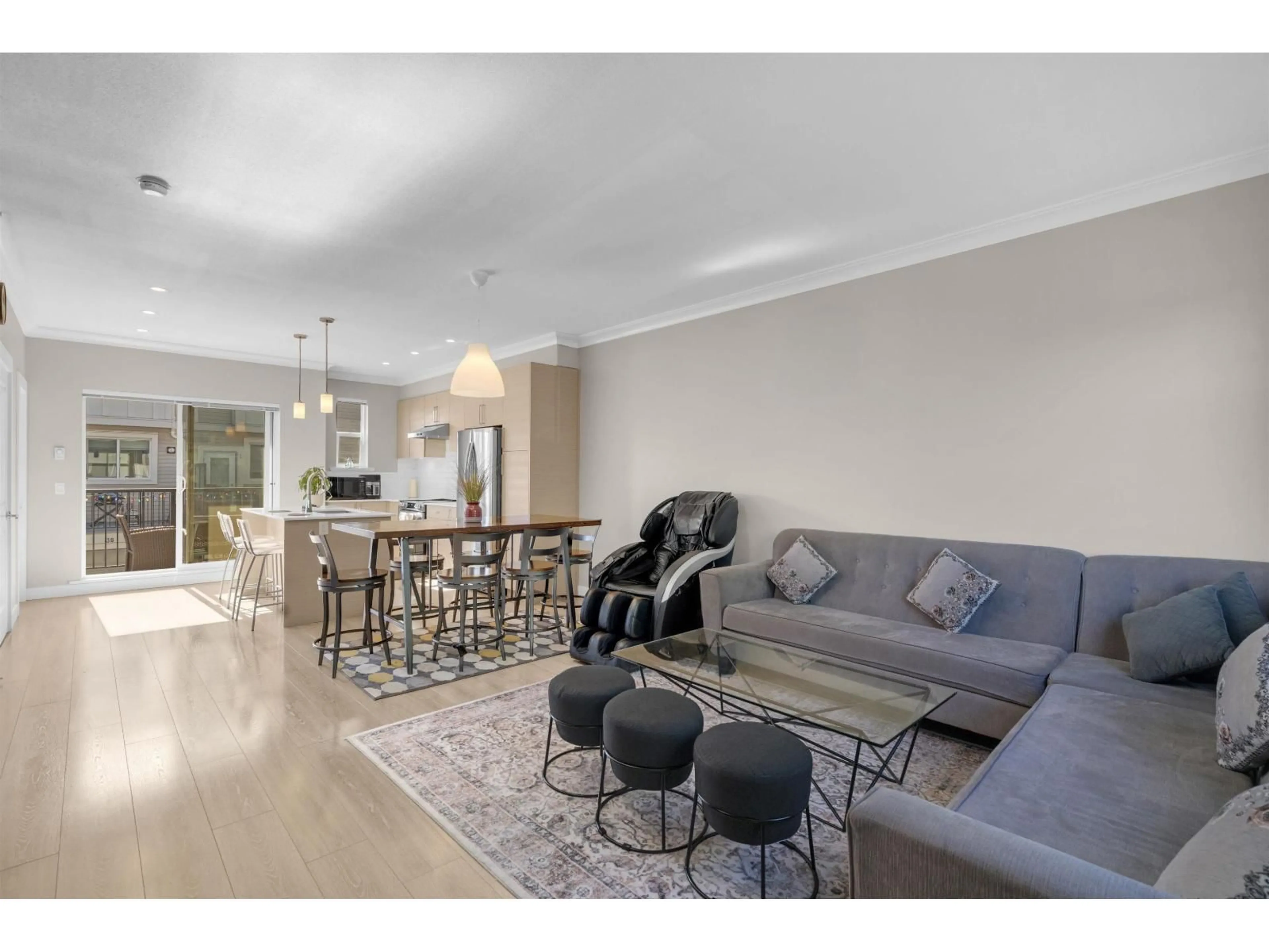 Living room with furniture, unknown for 1 - 12073 62 AVENUE, Surrey British Columbia V3X0K4