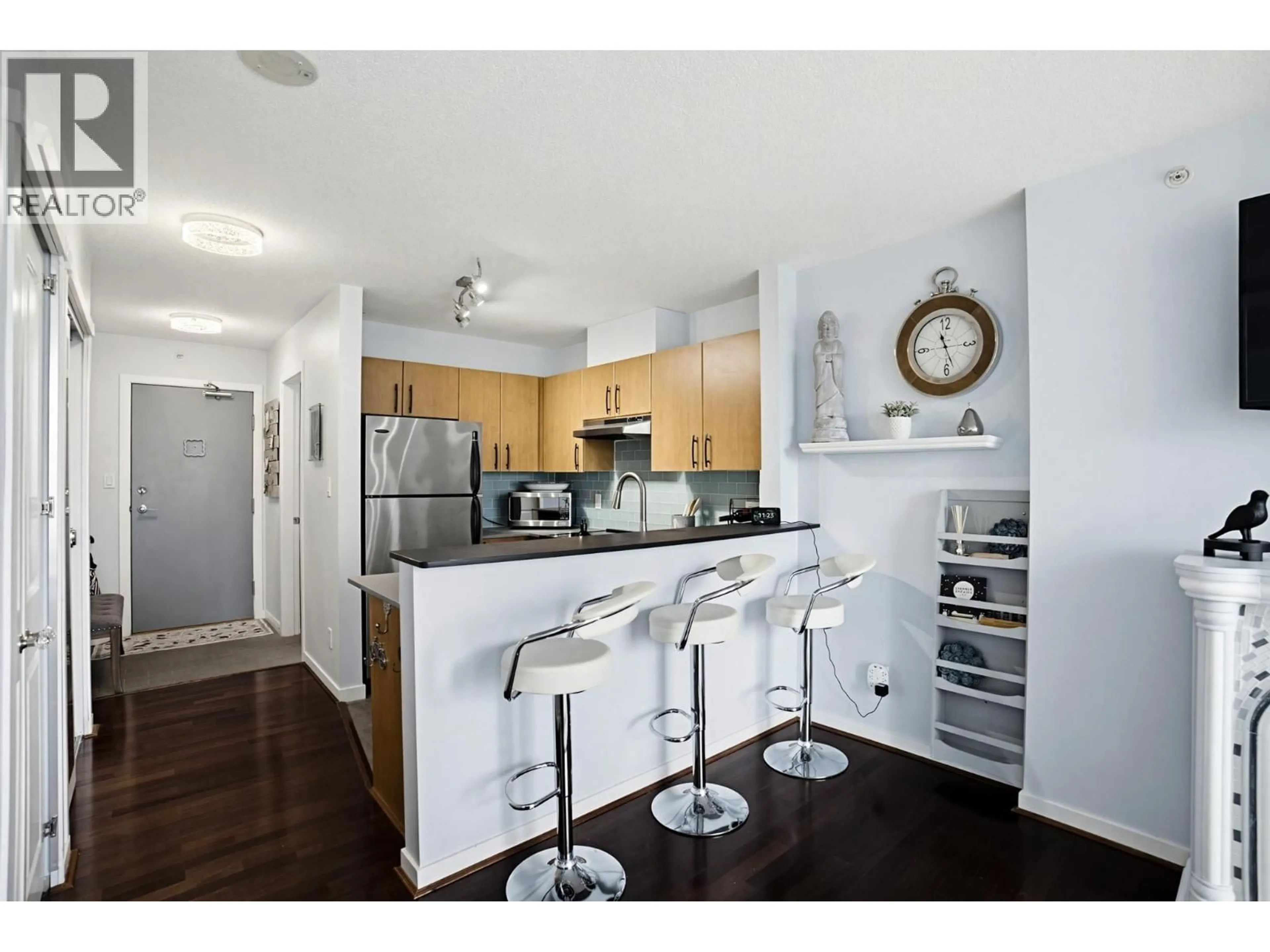 Open concept kitchen, wood/laminate floor for 1703 - 1295 RICHARDS STREET, Vancouver British Columbia V6B4K8