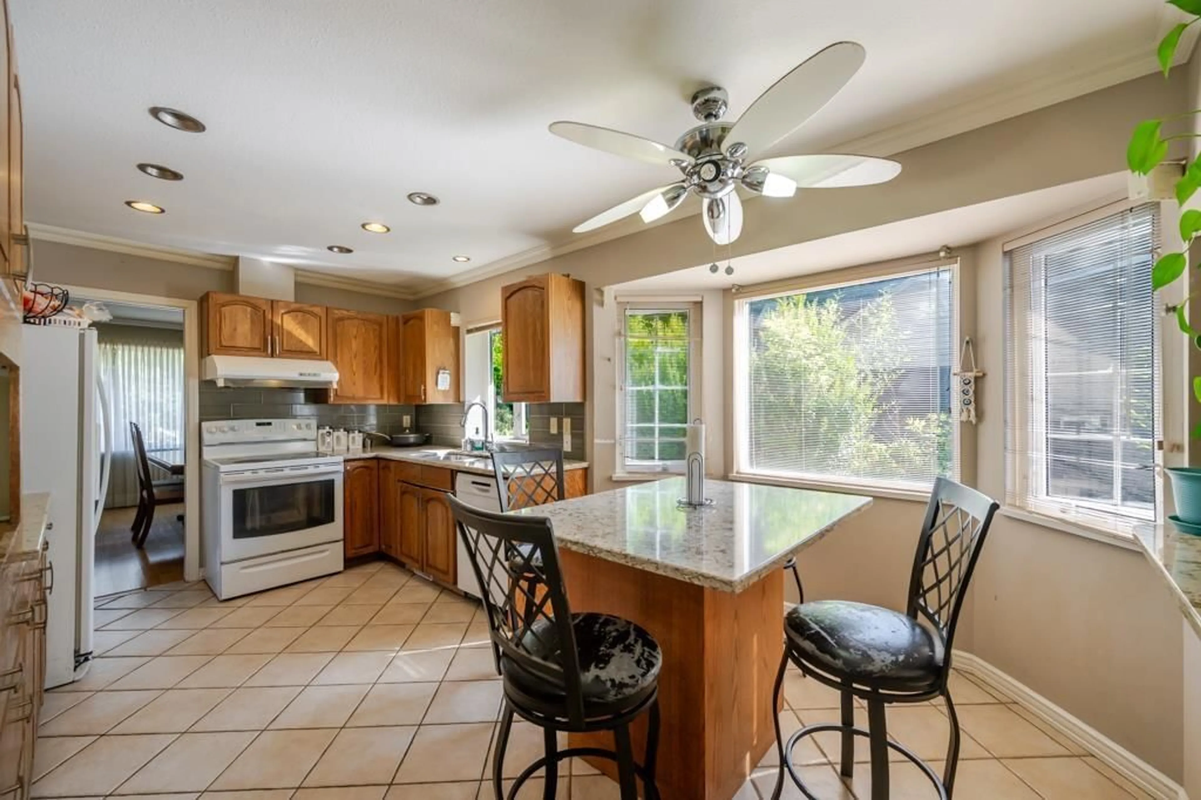 Open concept kitchen, ceramic/tile floor for 12397 BOUNDARY DRIVE SOUTH, Surrey British Columbia V3X2C6