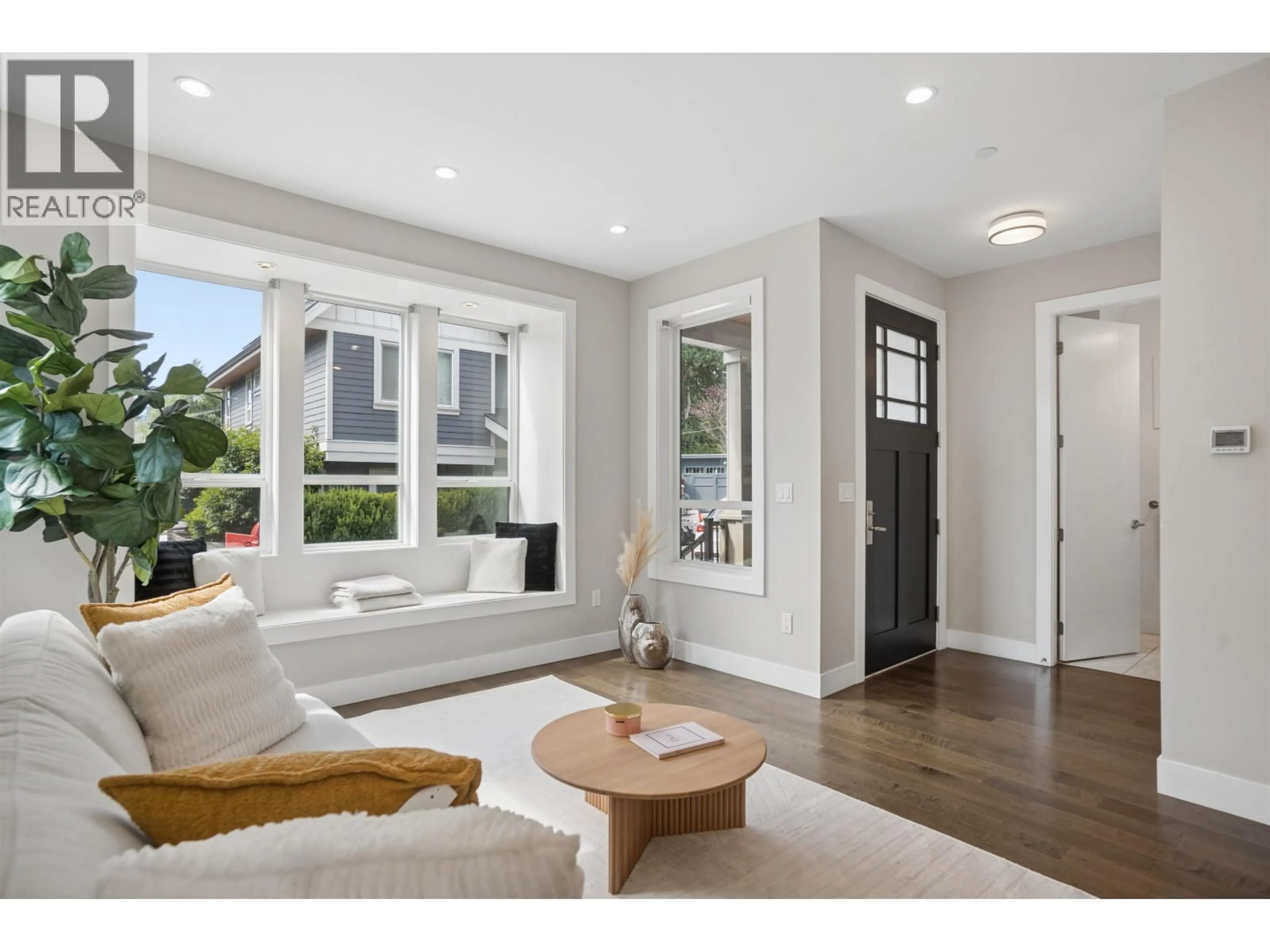 Unknown for 2020 CARSON COURT, North Vancouver British Columbia V7M0E1