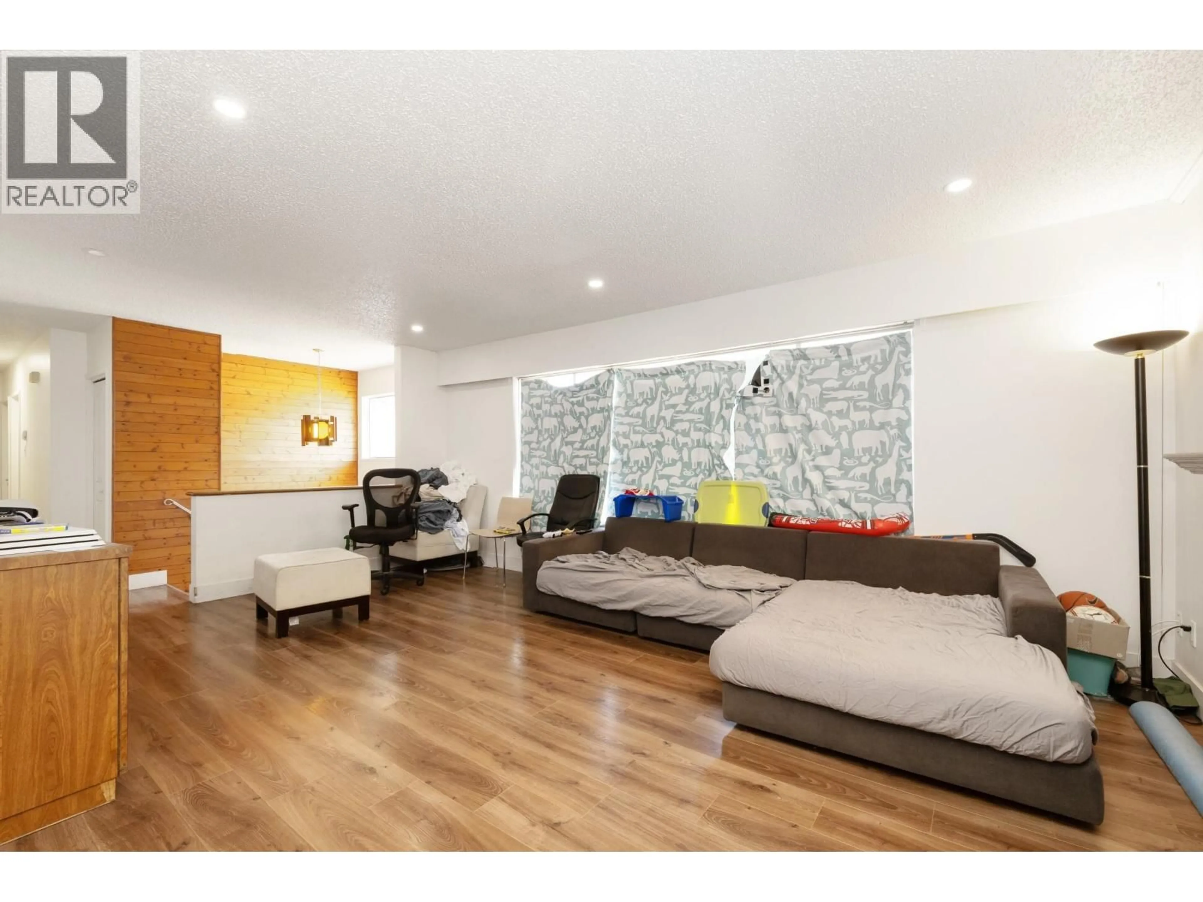 Living room with furniture, wood/laminate floor for 1189 BRISBANE AVENUE, Coquitlam British Columbia V3J5K9