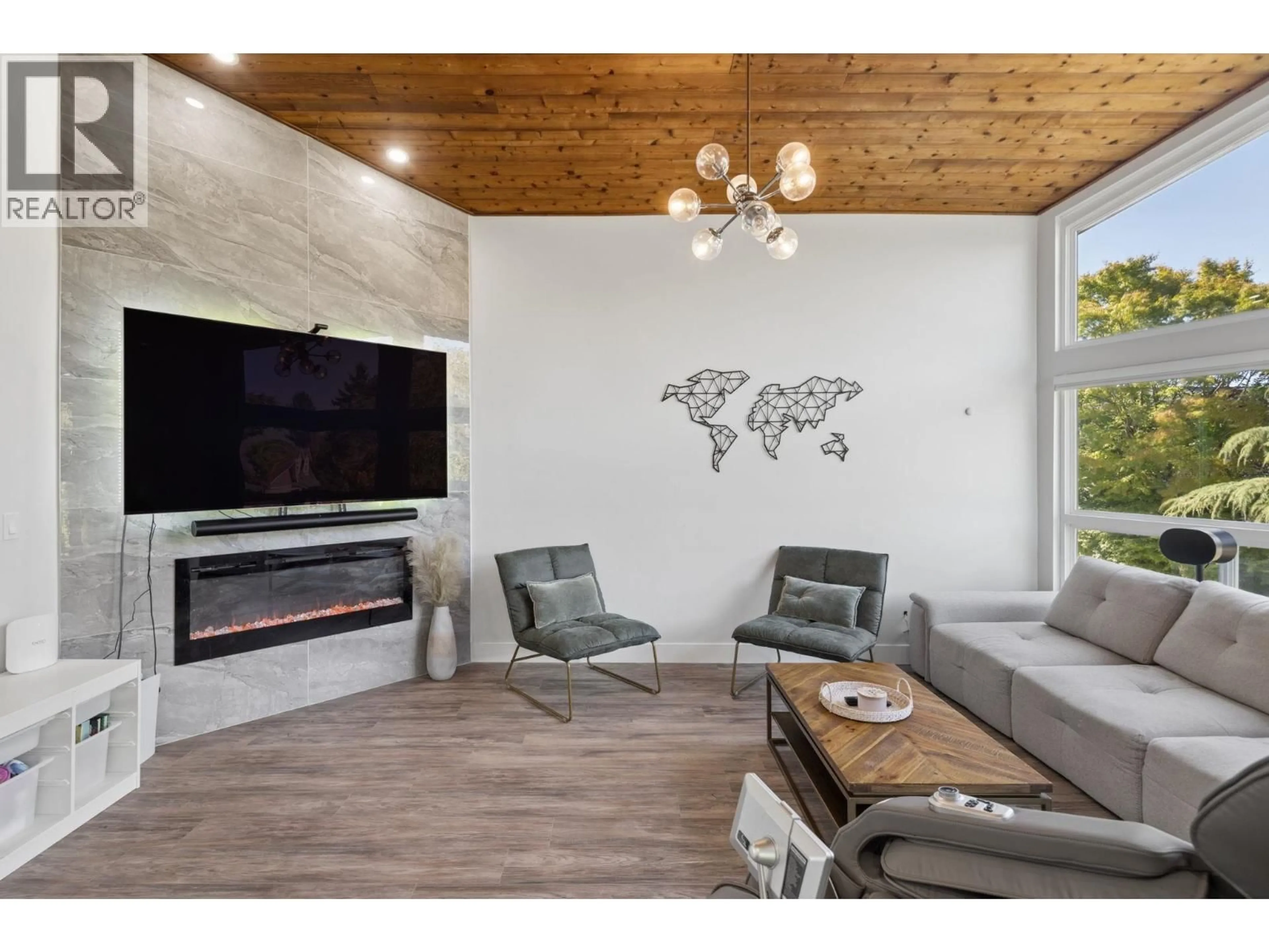 Living room with furniture, unknown for 5668 DOVE PLACE, Delta British Columbia V4K3R3