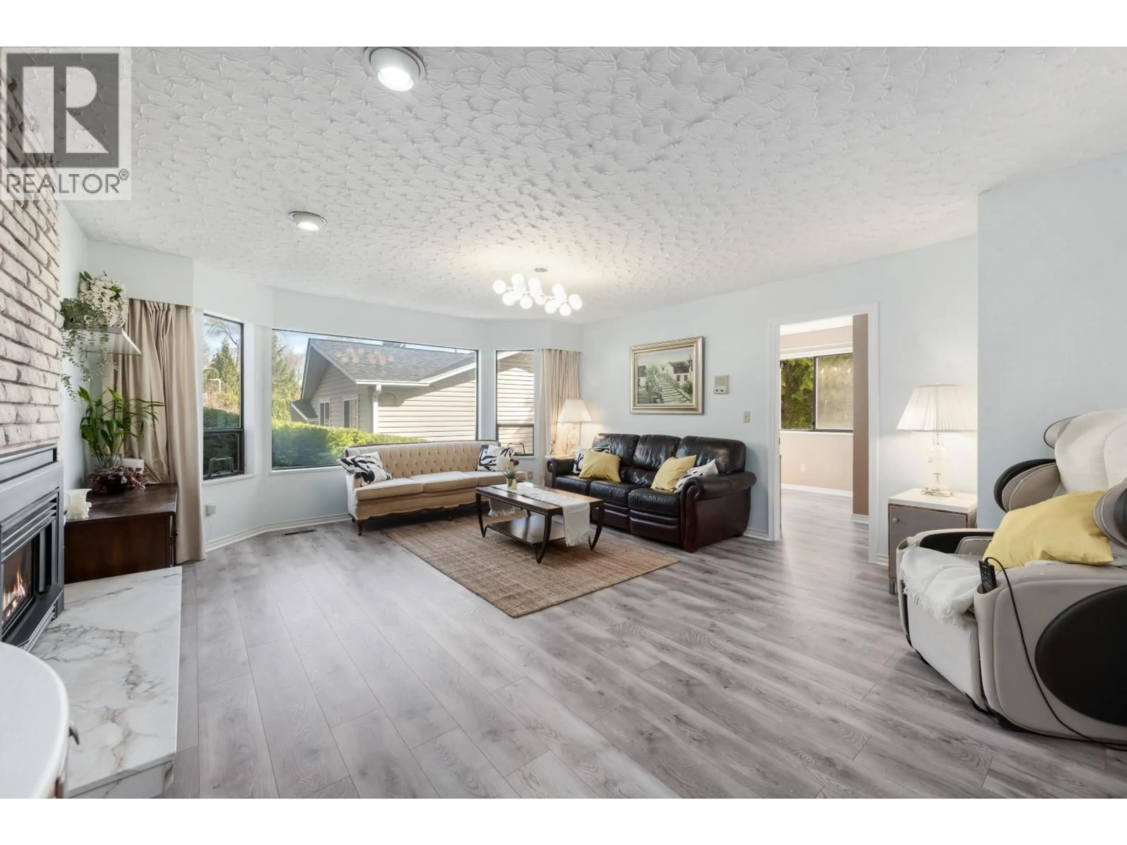 Living room with furniture, unknown for 2950 KEETS DRIVE, Coquitlam British Columbia V3C4R6