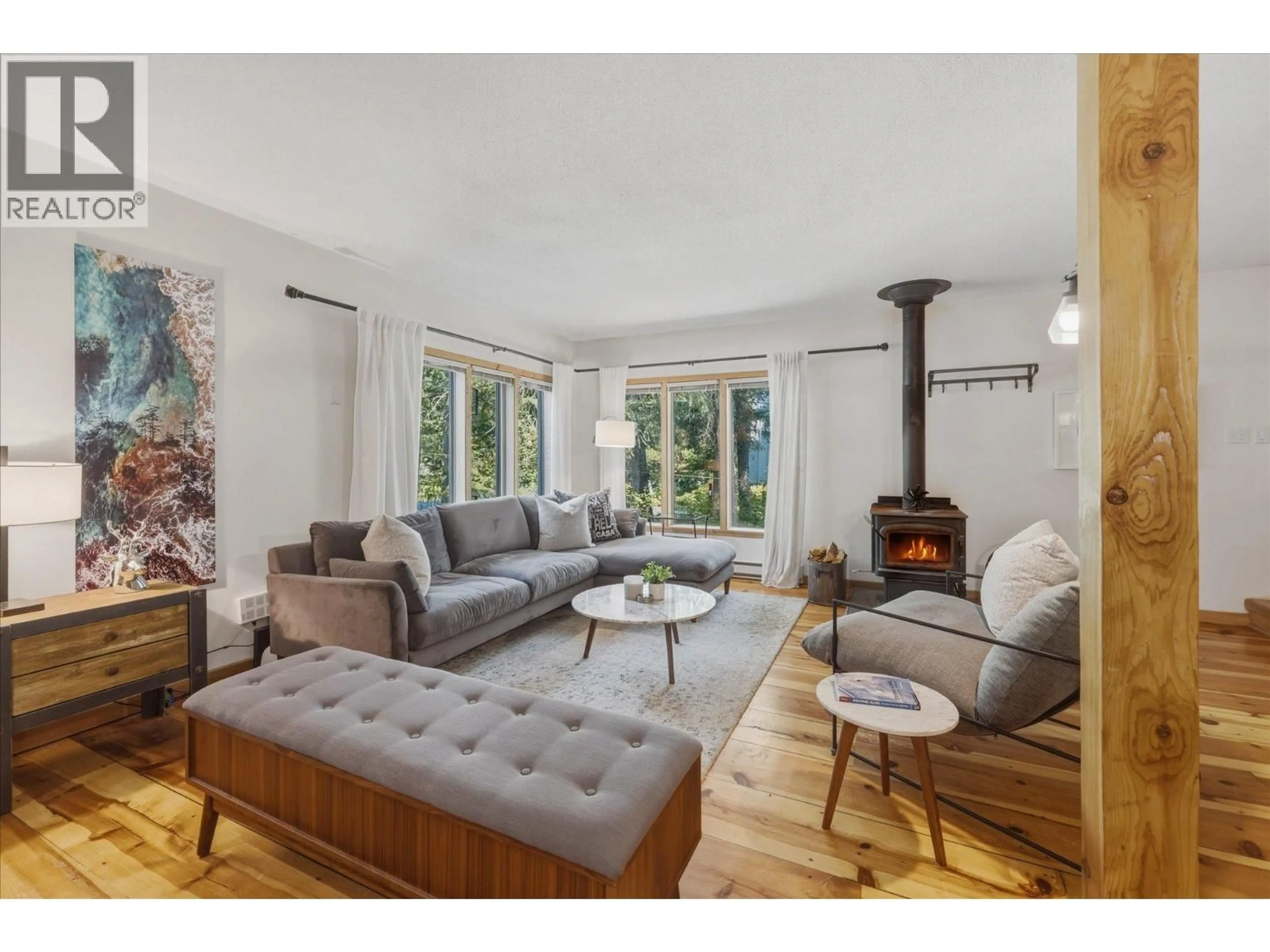 Living room with furniture, unknown for 5 GARIBALDI DRIVE, Whistler British Columbia V8E0A7