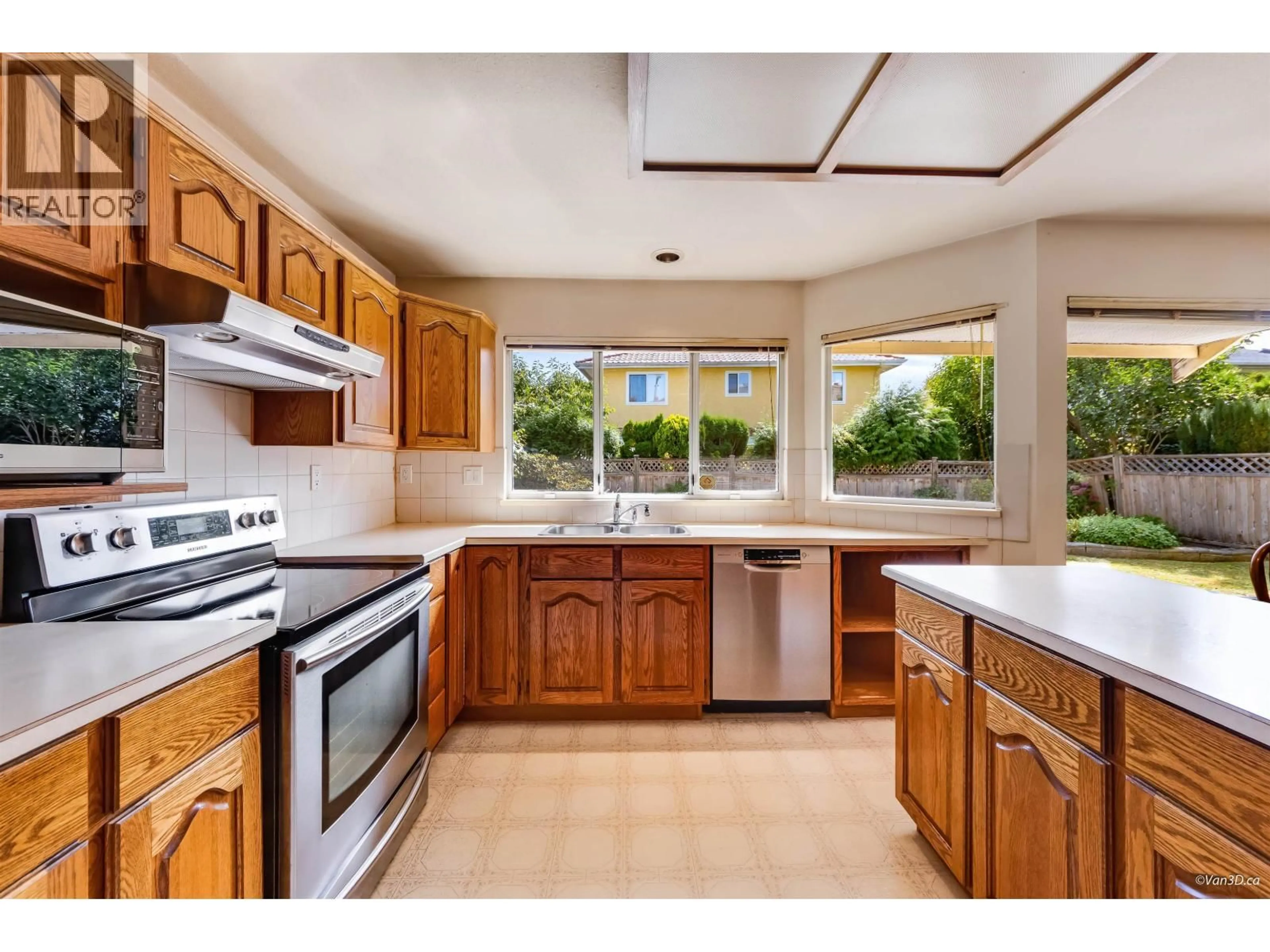 Standard kitchen, ceramic/tile floor for 10208 RIVER DRIVE, Richmond British Columbia V6X1Z3