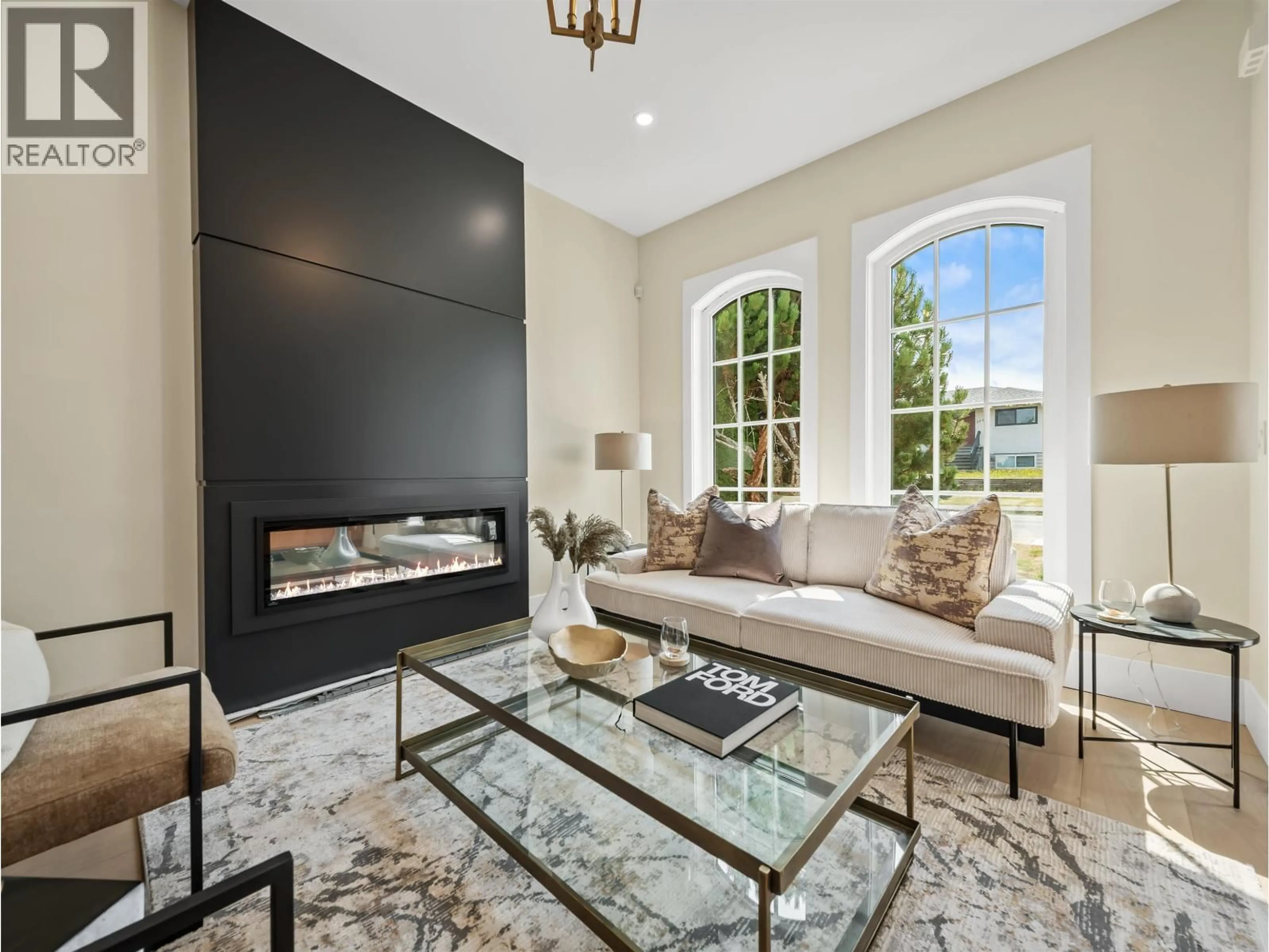 Living room with furniture, unknown for 2 - 3737 FOREST STREET, Burnaby British Columbia V5G1W5
