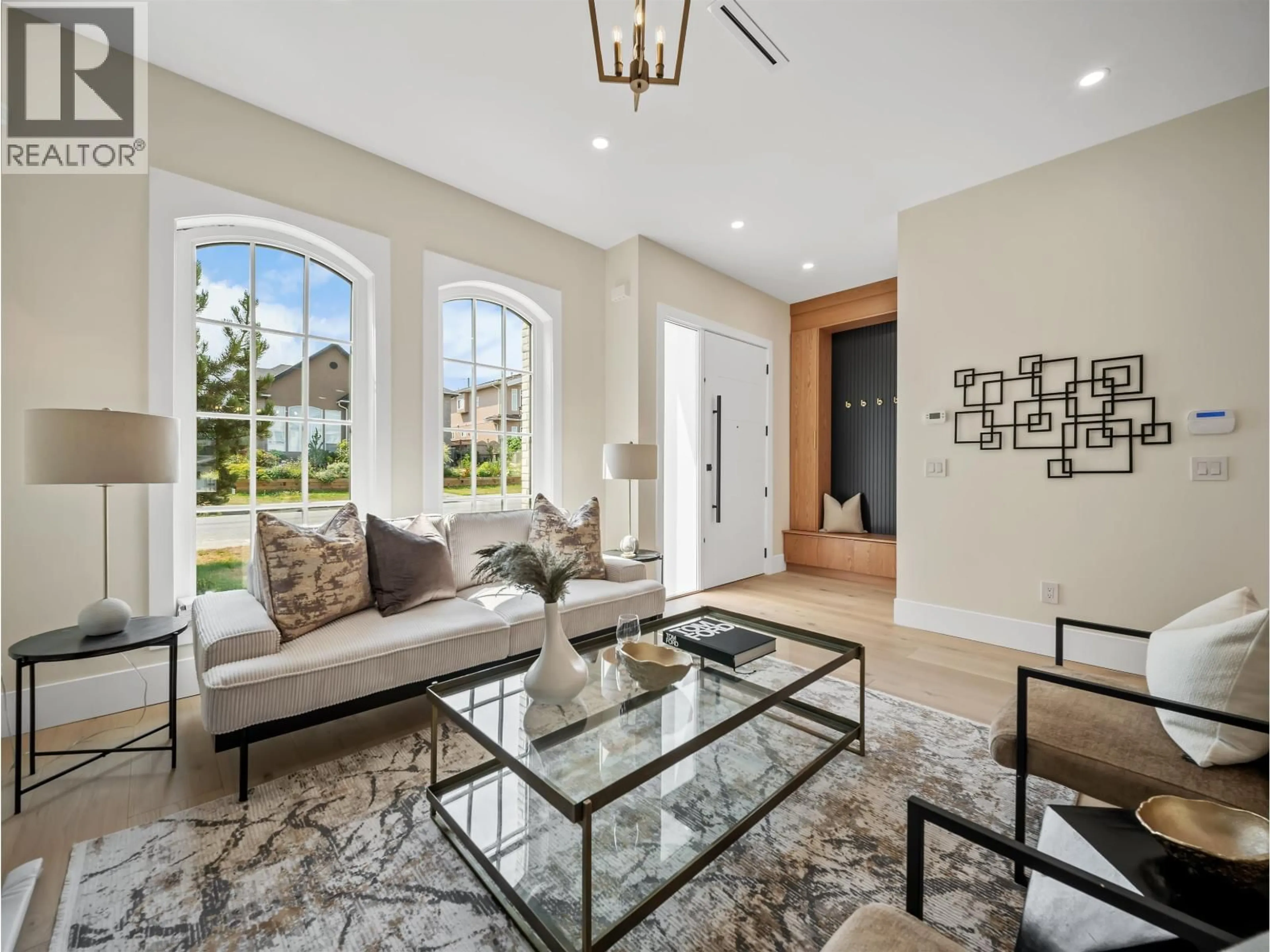Living room with furniture, ceramic/tile floor for 2 - 3737 FOREST STREET, Burnaby British Columbia V5G1W5