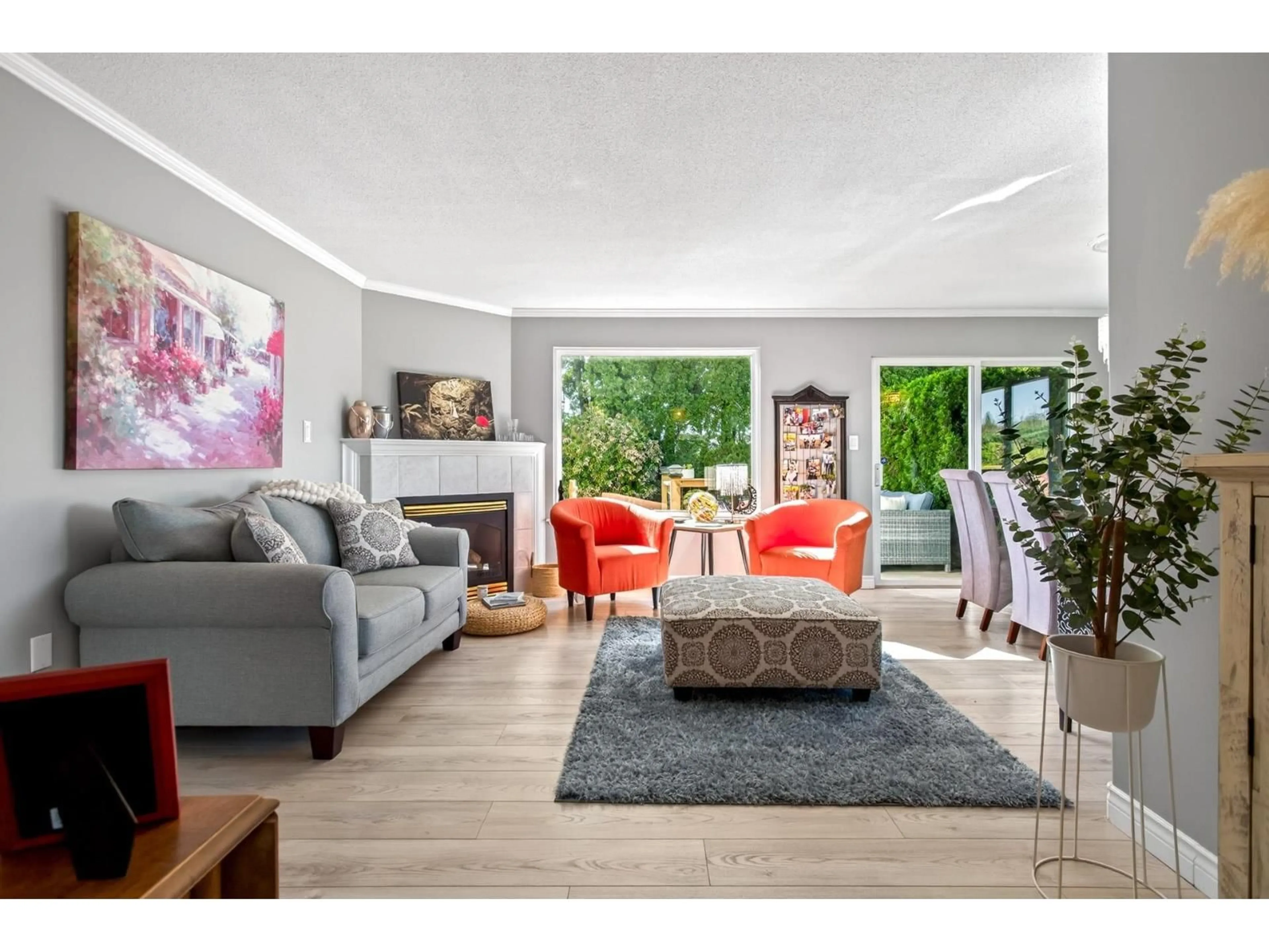 Living room with furniture, unknown for 1 - 34332 MACLURE ROAD, Abbotsford British Columbia V2S7S8