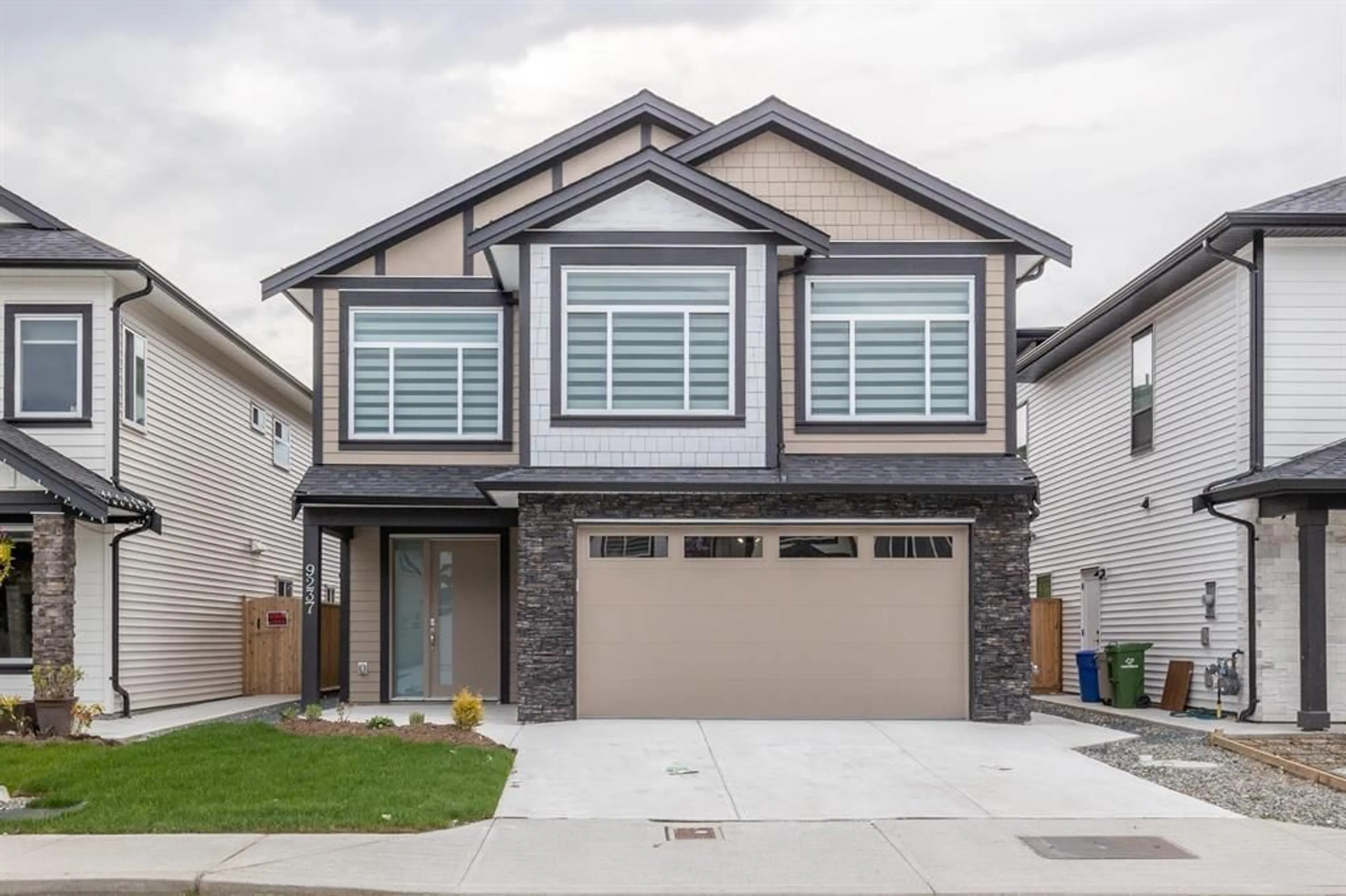 Home with vinyl exterior material, street for 9237 SITKA PLACE, Chilliwack British Columbia V2P8B6