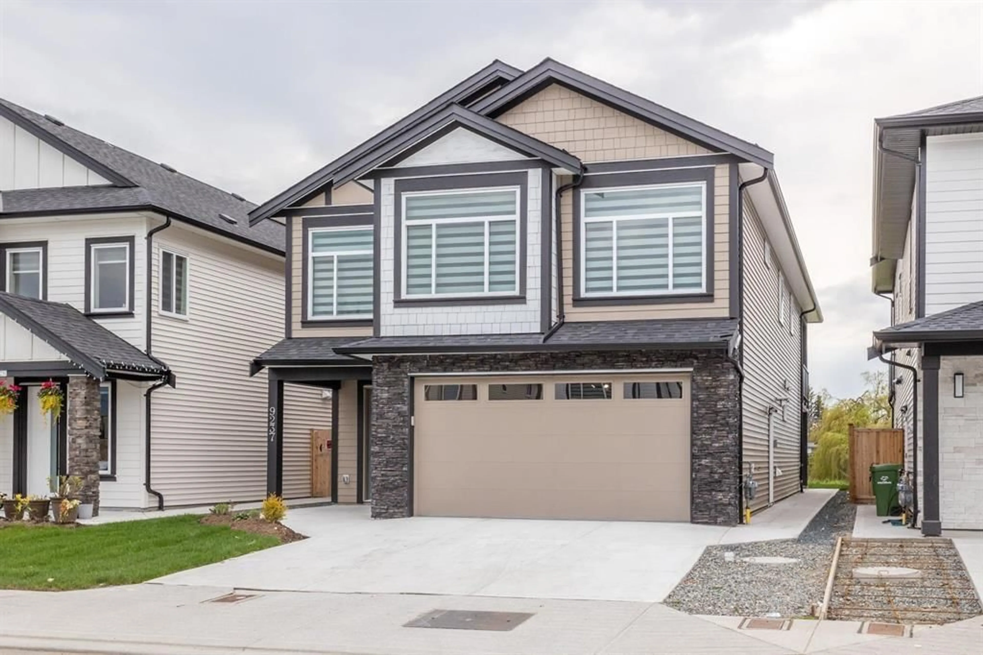 Home with vinyl exterior material, street for 9237 SITKA PLACE, Chilliwack British Columbia V2P8B6