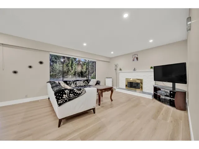 11715 83A AVENUE, Delta 5