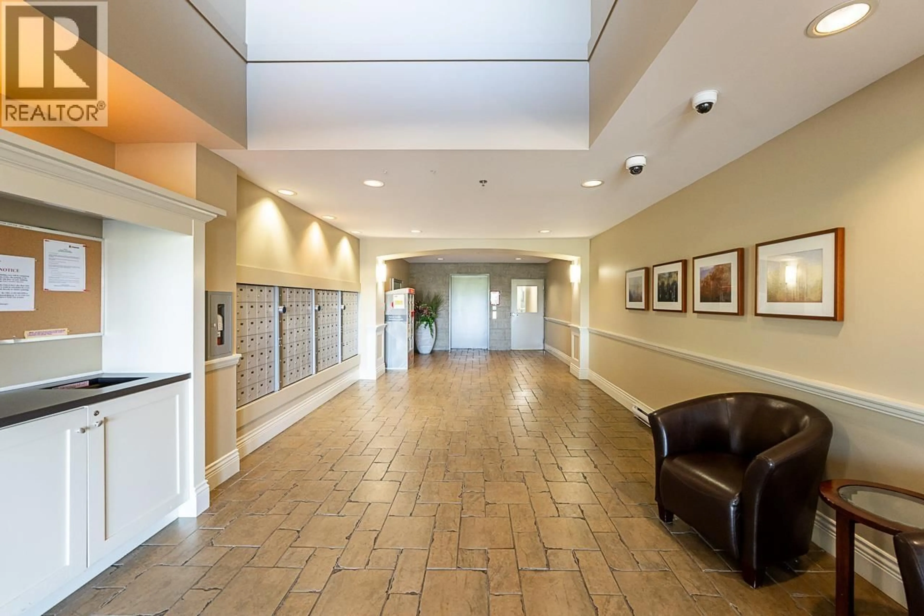 Indoor foyer for 207 - 19673 MEADOW GARDENS WAY, Pitt Meadows British Columbia V3Y0A1