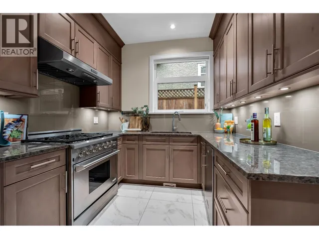 8168 HUNTER STREET, Burnaby 5
