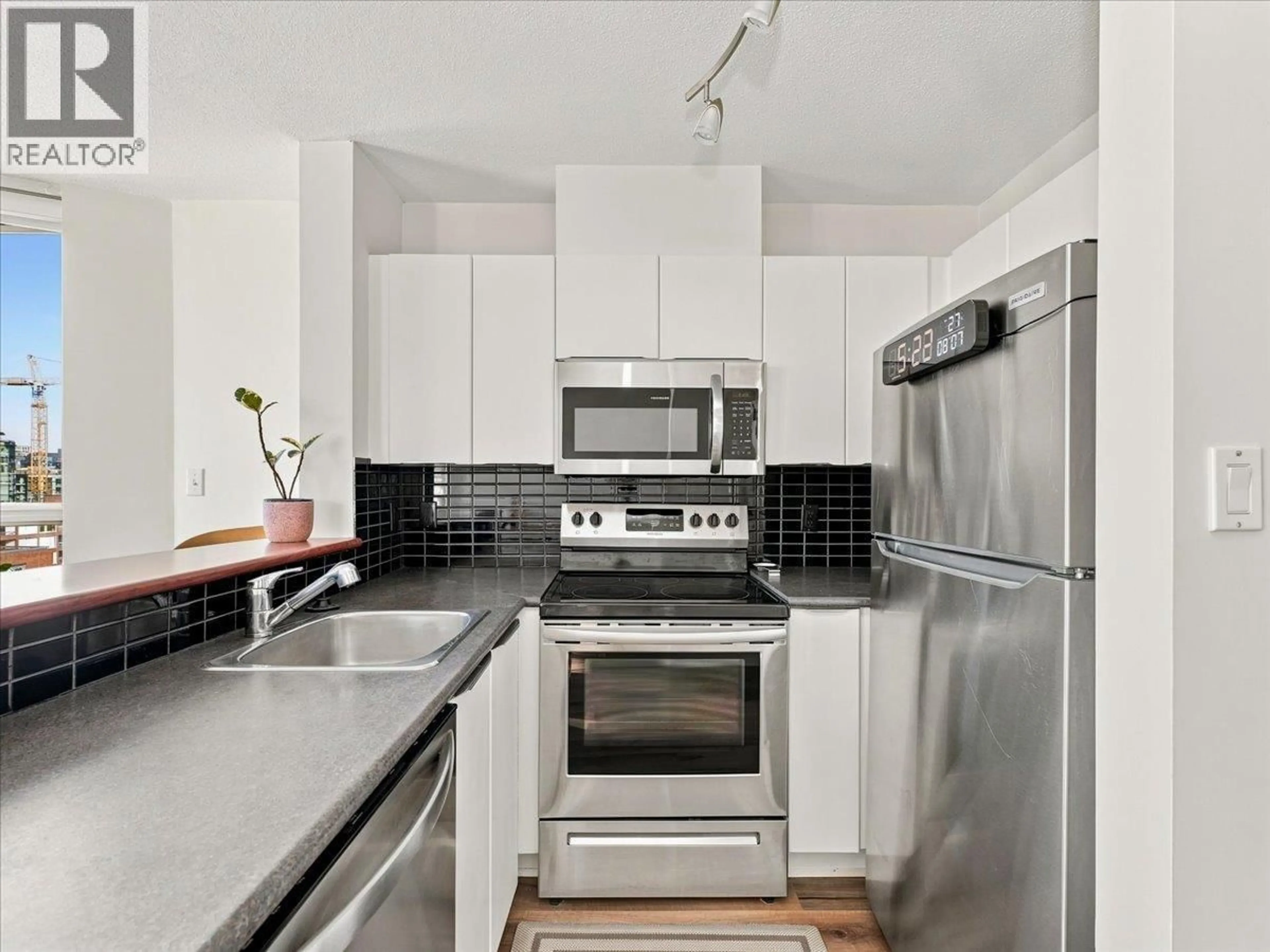 Standard kitchen, unknown for 1507 - 1003 PACIFIC STREET, Vancouver British Columbia V6E4P2