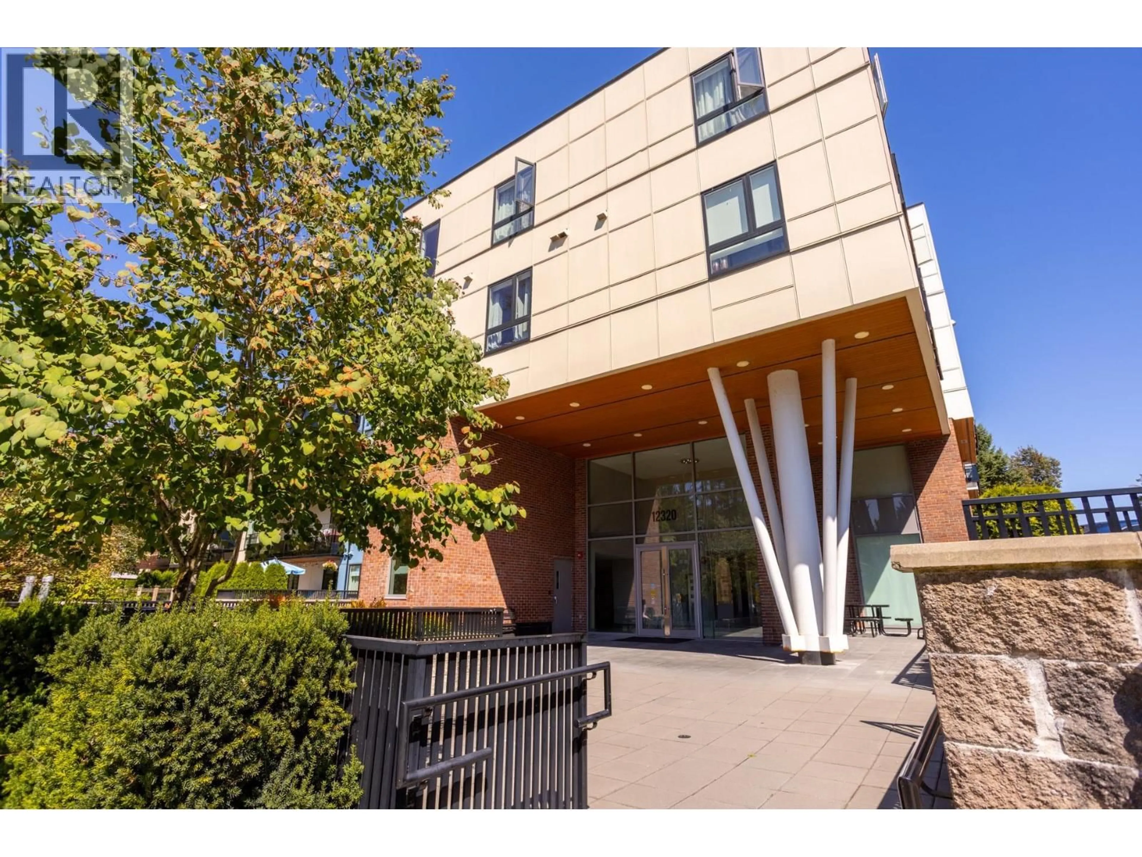 Indoor foyer for 307 - 12320 222 STREET, Maple Ridge British Columbia V2X3K8