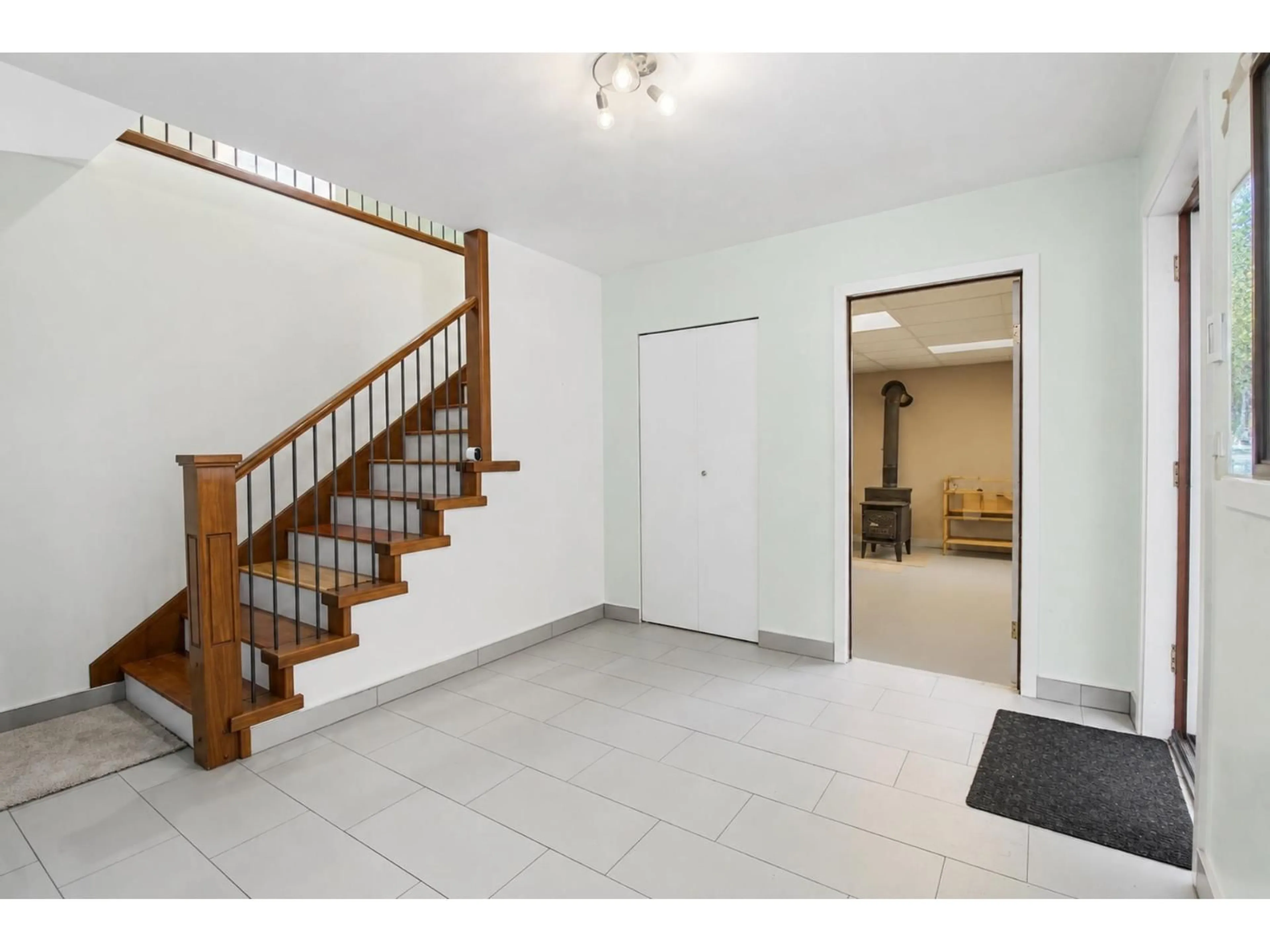 Indoor foyer for 5903 184 STREET, Surrey British Columbia V3S4N2