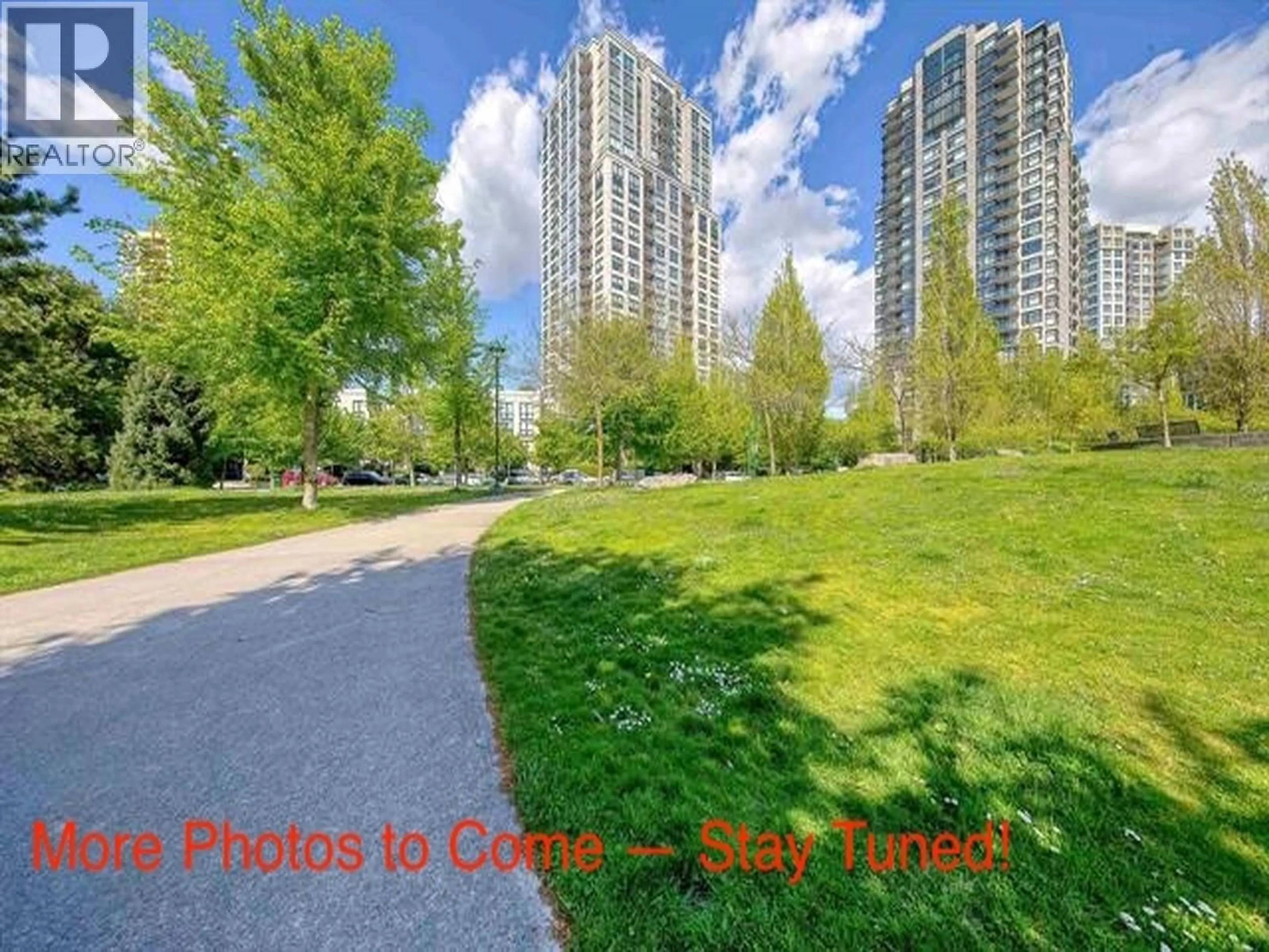A pic from outside/outdoor area/front of a property/back of a property/a pic from drone, street for 2009 - 5380 OBEN STREET, Vancouver British Columbia V5R6H7