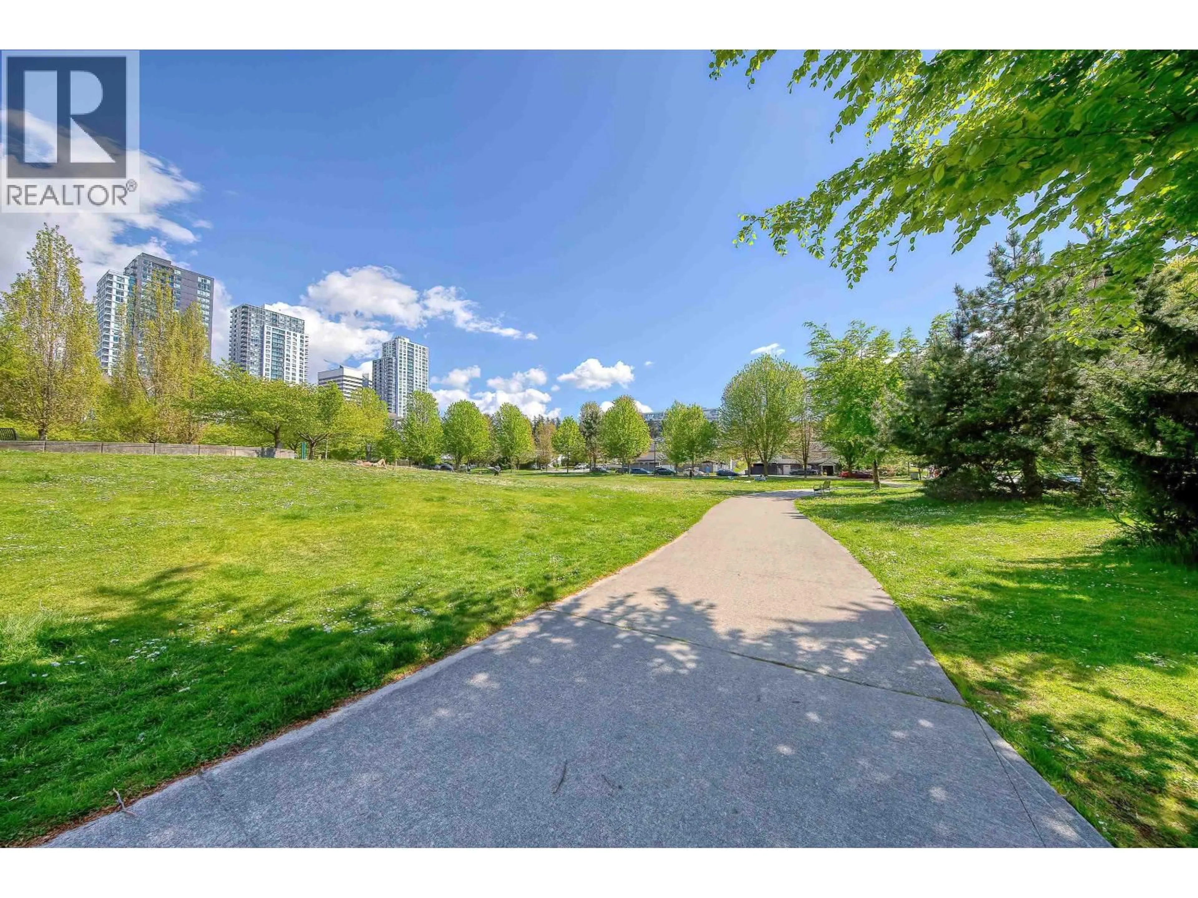 A pic from outside/outdoor area/front of a property/back of a property/a pic from drone, unknown for 2009 - 5380 OBEN STREET, Vancouver British Columbia V5R6H7