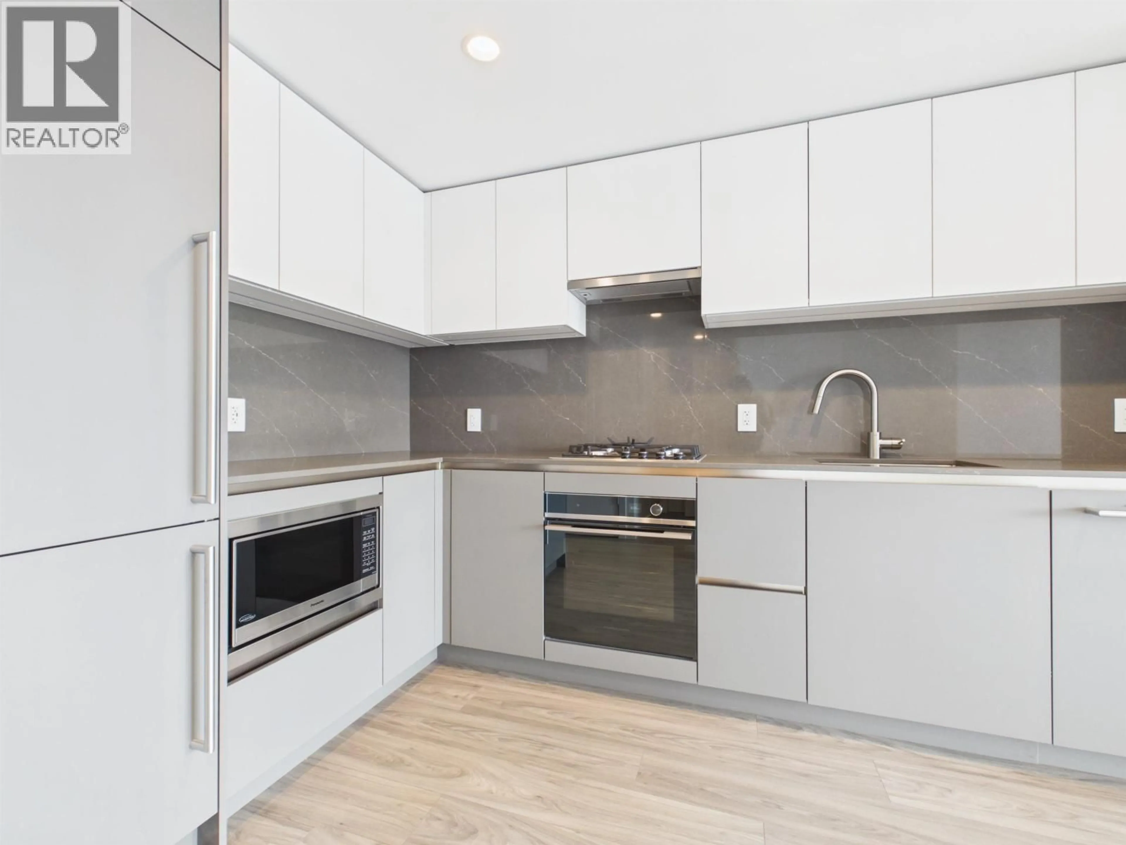 Standard kitchen, wood/laminate floor for 2905 - 2135 SPRINGER AVENUE, Burnaby British Columbia V5B0C1